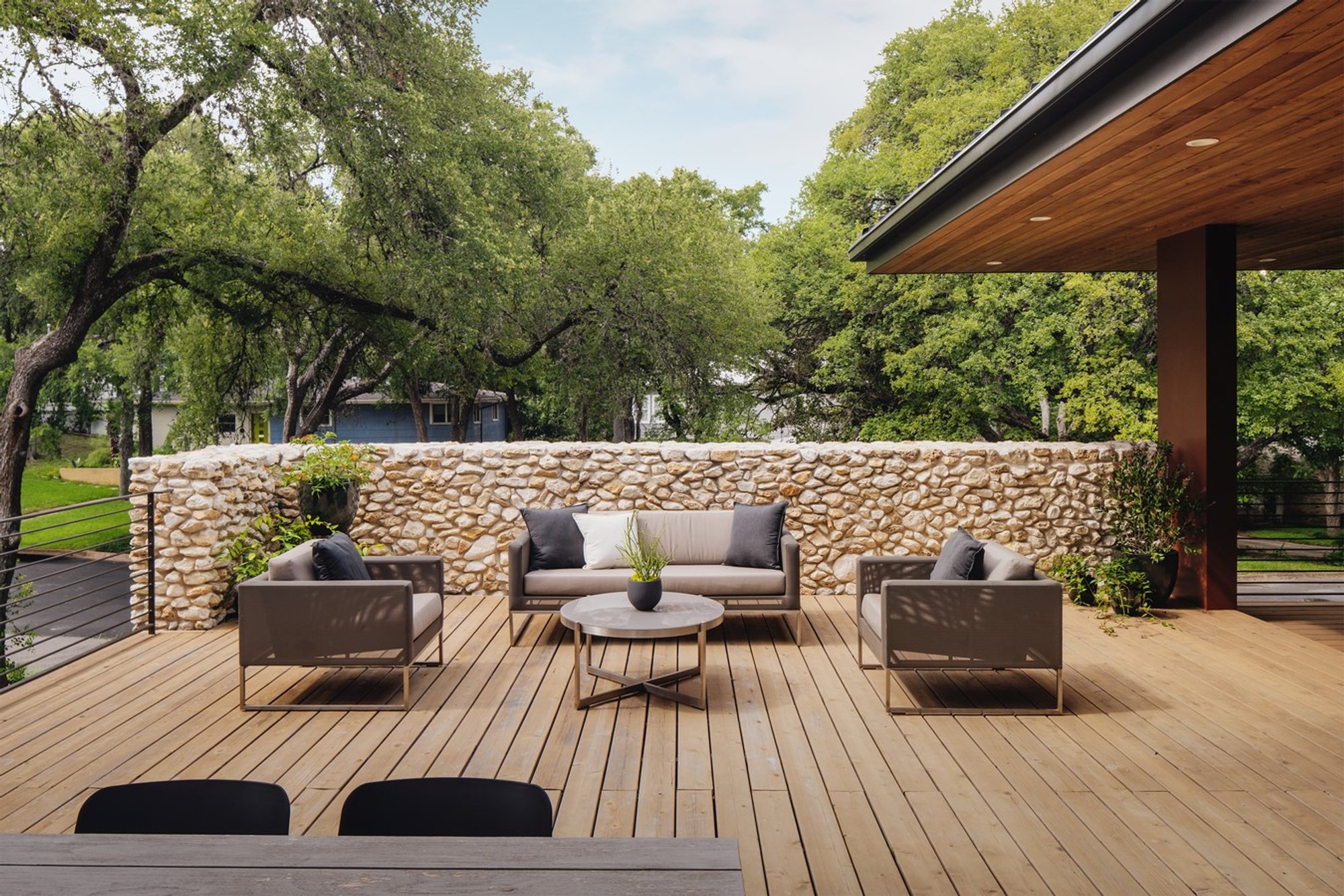 Crestvale Residence: A Place to Unwind by Clark Richardson Architects