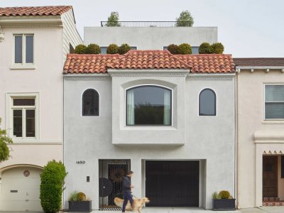 The Wraparound House by SAW is a beautiful example of a 1930s Spanish Revival home, situated in San Francisco.