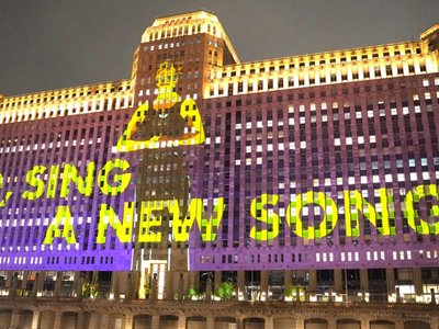 A century of Chicago design history is brought to life through the art deco façade of the Merchandise Mart