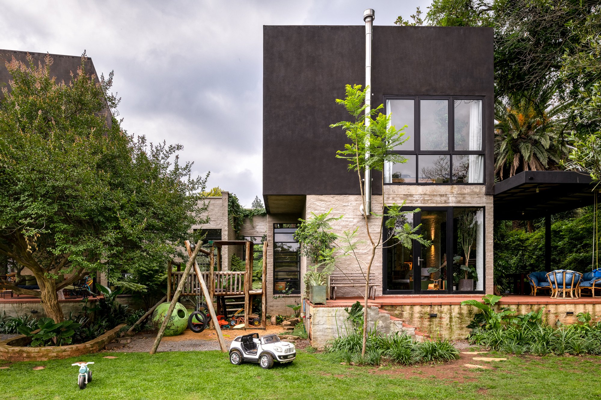 Kalm Residence: A Contemporary Co-Housing Sanctuary in Linden by Two Five Five Architects
