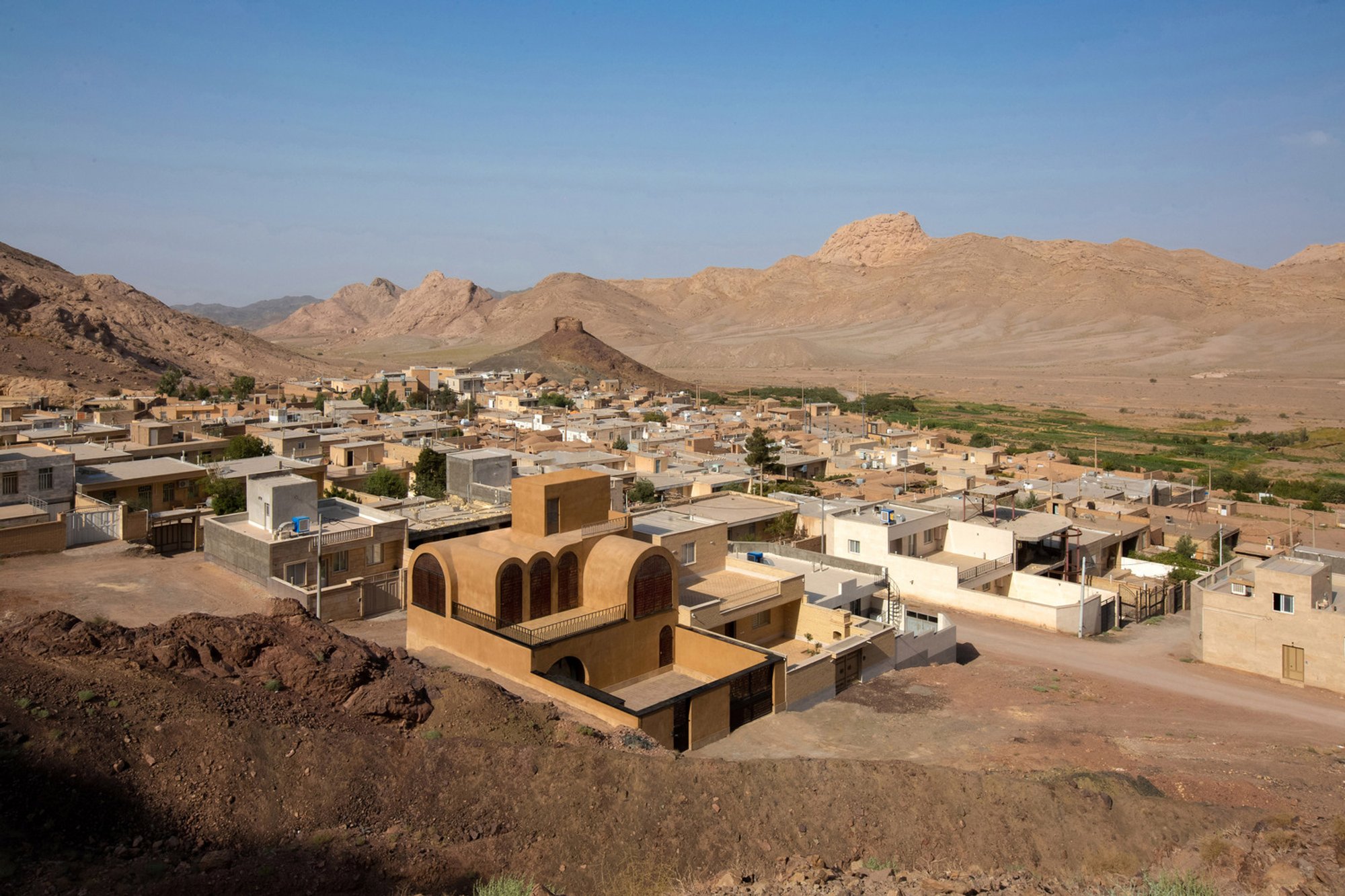 Separo House by HYPERTEXT ARCHITECTURE STUDIO: A Vernacular-Inspired Sustainable Home in Naeen, Iran