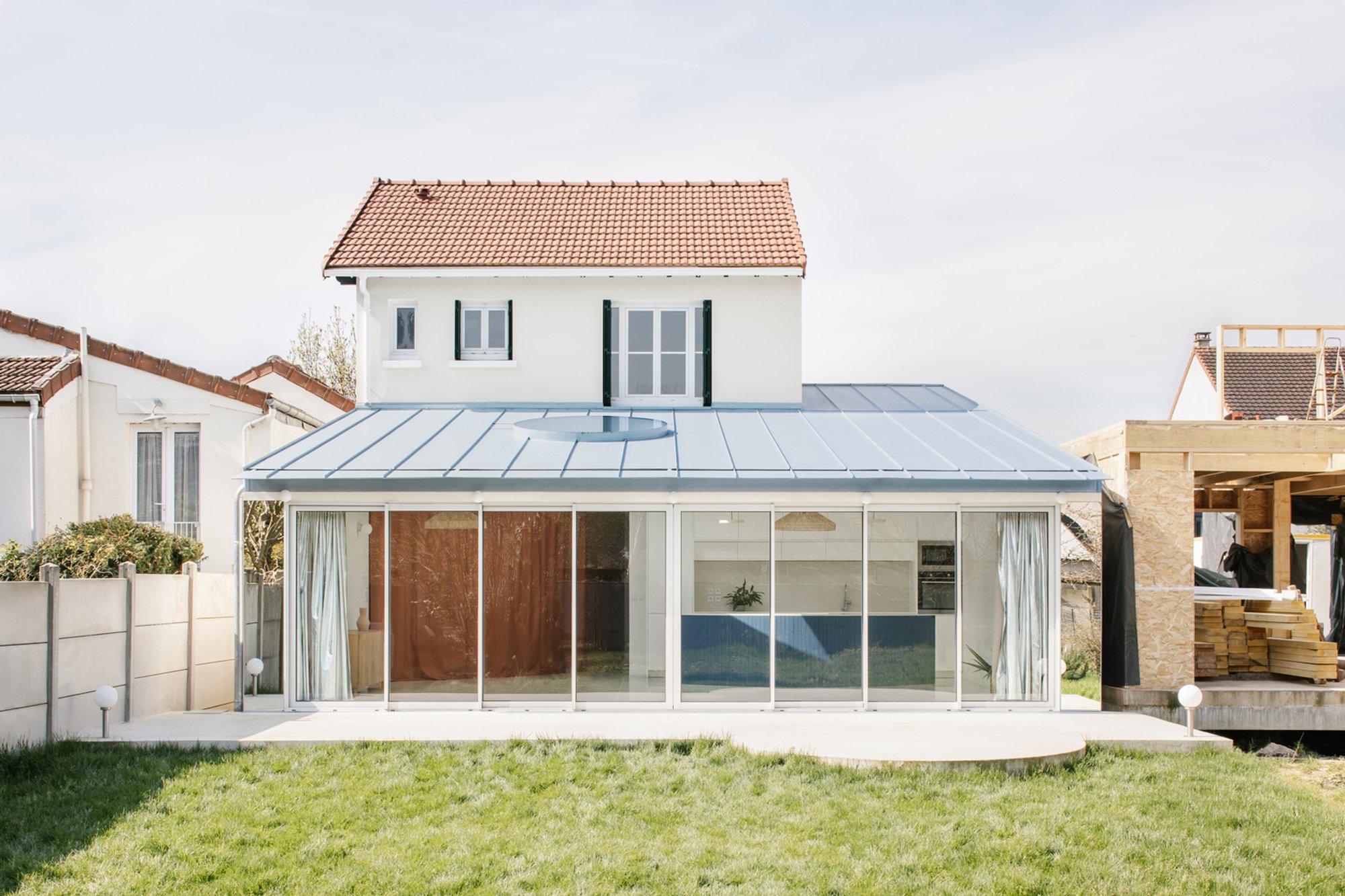Tilleuls House Modern Extension in Paris by miogui architecture – A Bright, Fluid, and Energy-Efficient Transformation