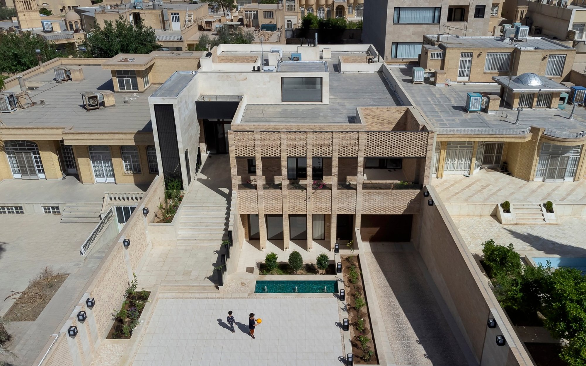 Parental House by ZIStudio – Multigenerational Living Reimagined in Yazd’s Desert Landscape
