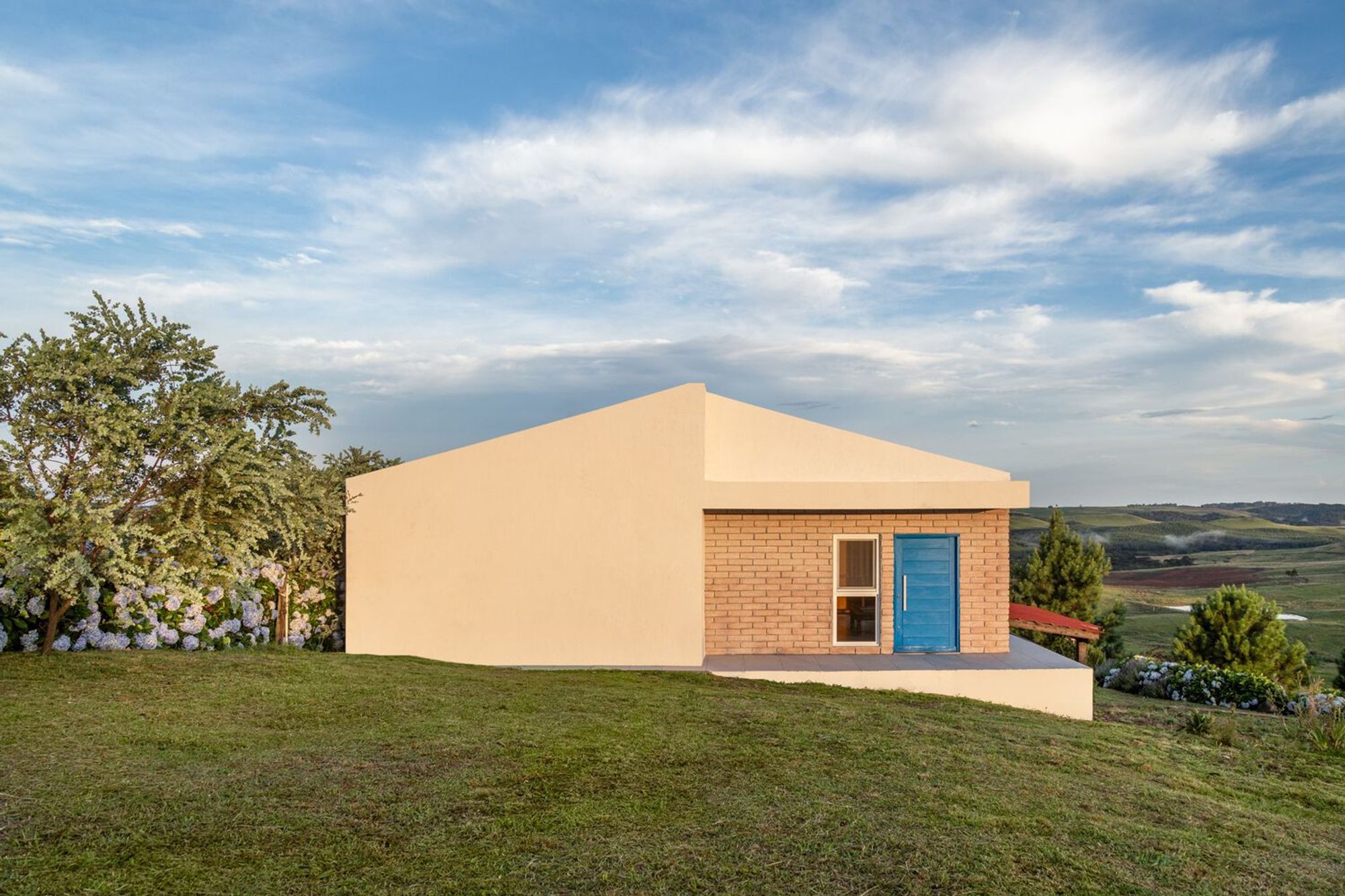 The Experimental House by OHMA Design: A Harmonious Blend of Nature and Innovation