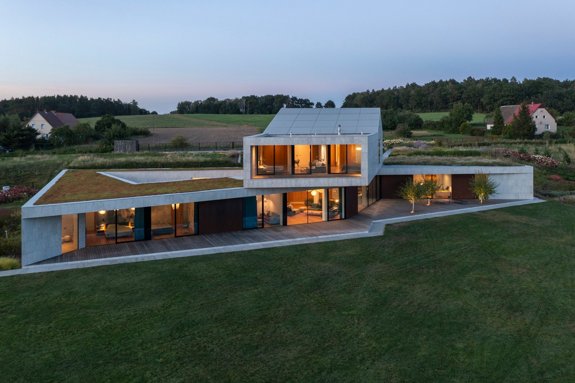 Loop House by Mobius Architekci: A Modern Architectural Symphony with Nature