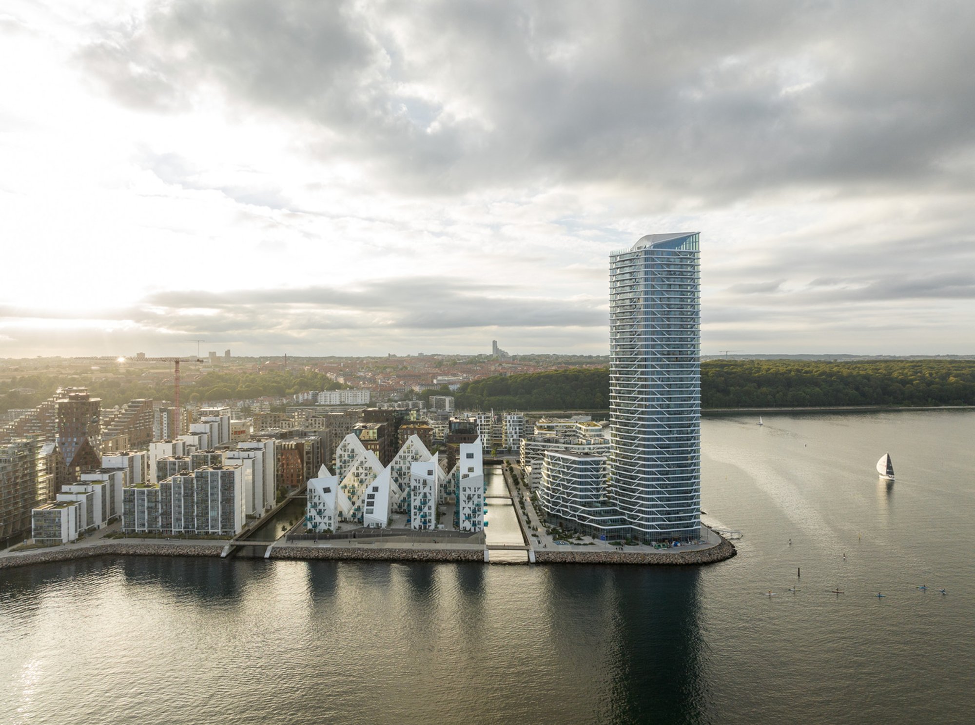 Lighthouse Building by 3XN: Iconic Waterfront Living in Aarhus