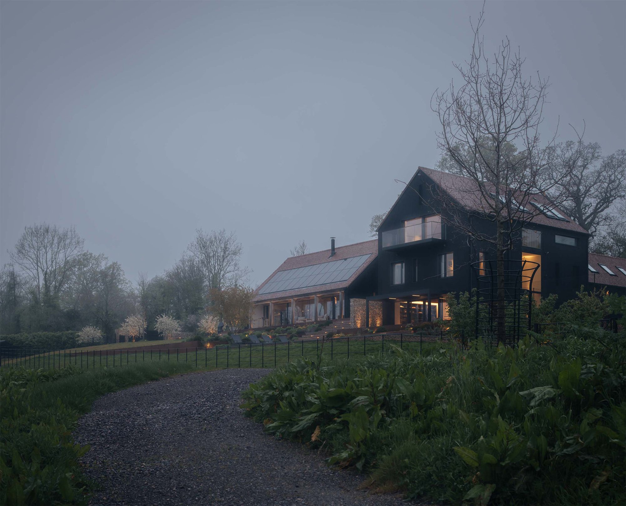 Downland Barns: A Contemporary Timber Retreat Rooted in Tradition and Sustainability