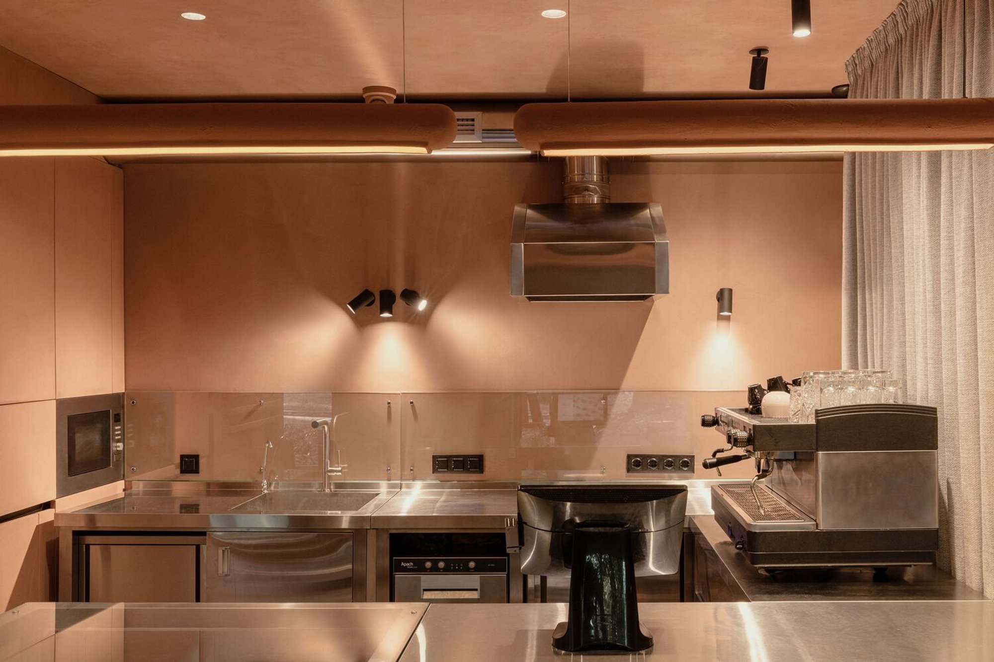 Kofan Coffee Shop by Makhno Studio – A Third-Wave Coffee Experience in Kremenchuk