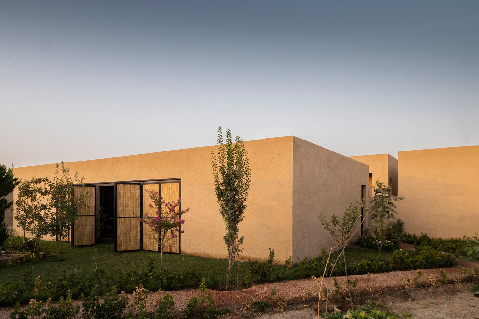 Wall House by EZ Studio: A Modern Interpretation of Persian Architecture in Esfahan