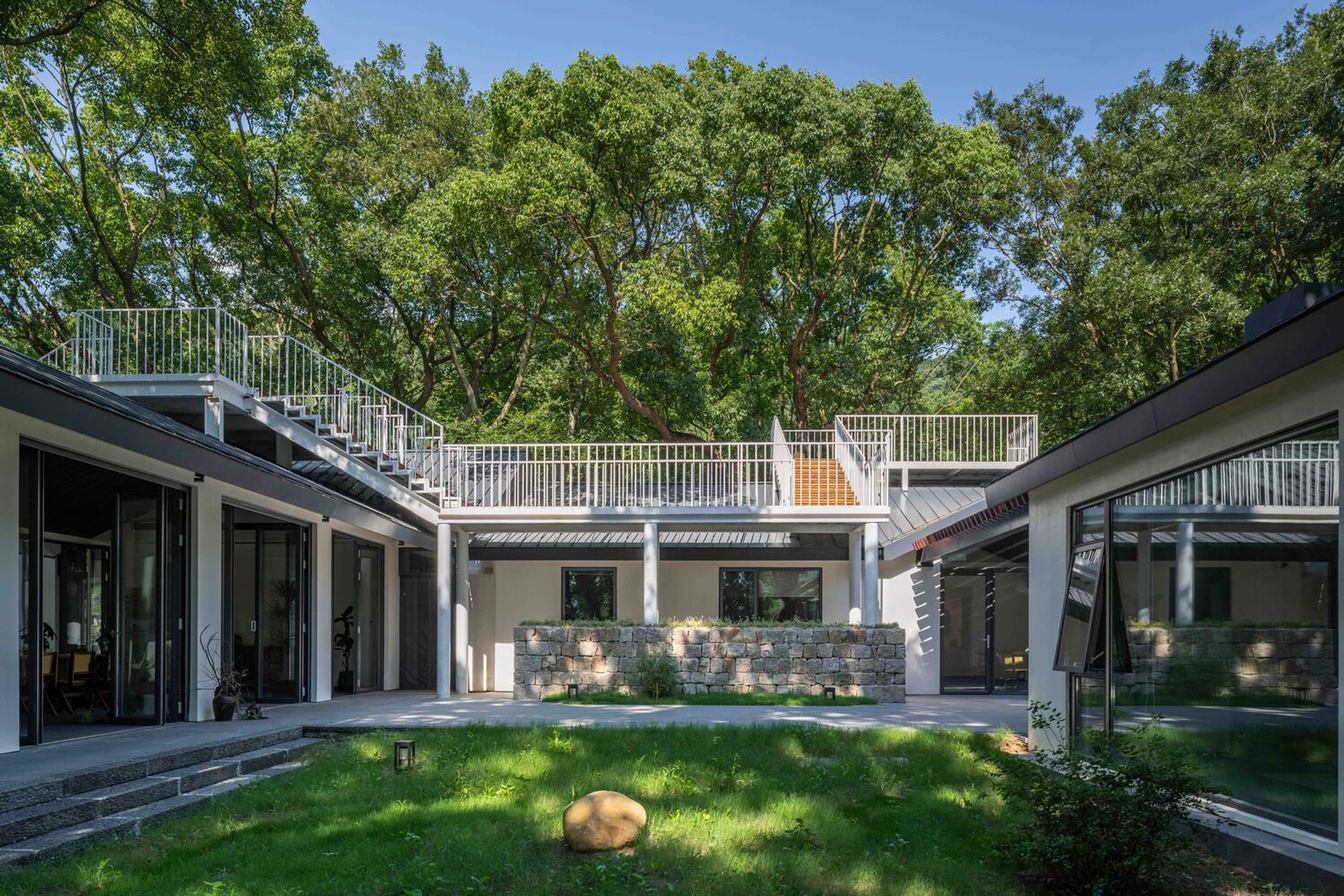 Healing Hills Villa by Zen-In Architects: A Harmonious Retreat Amidst Nature