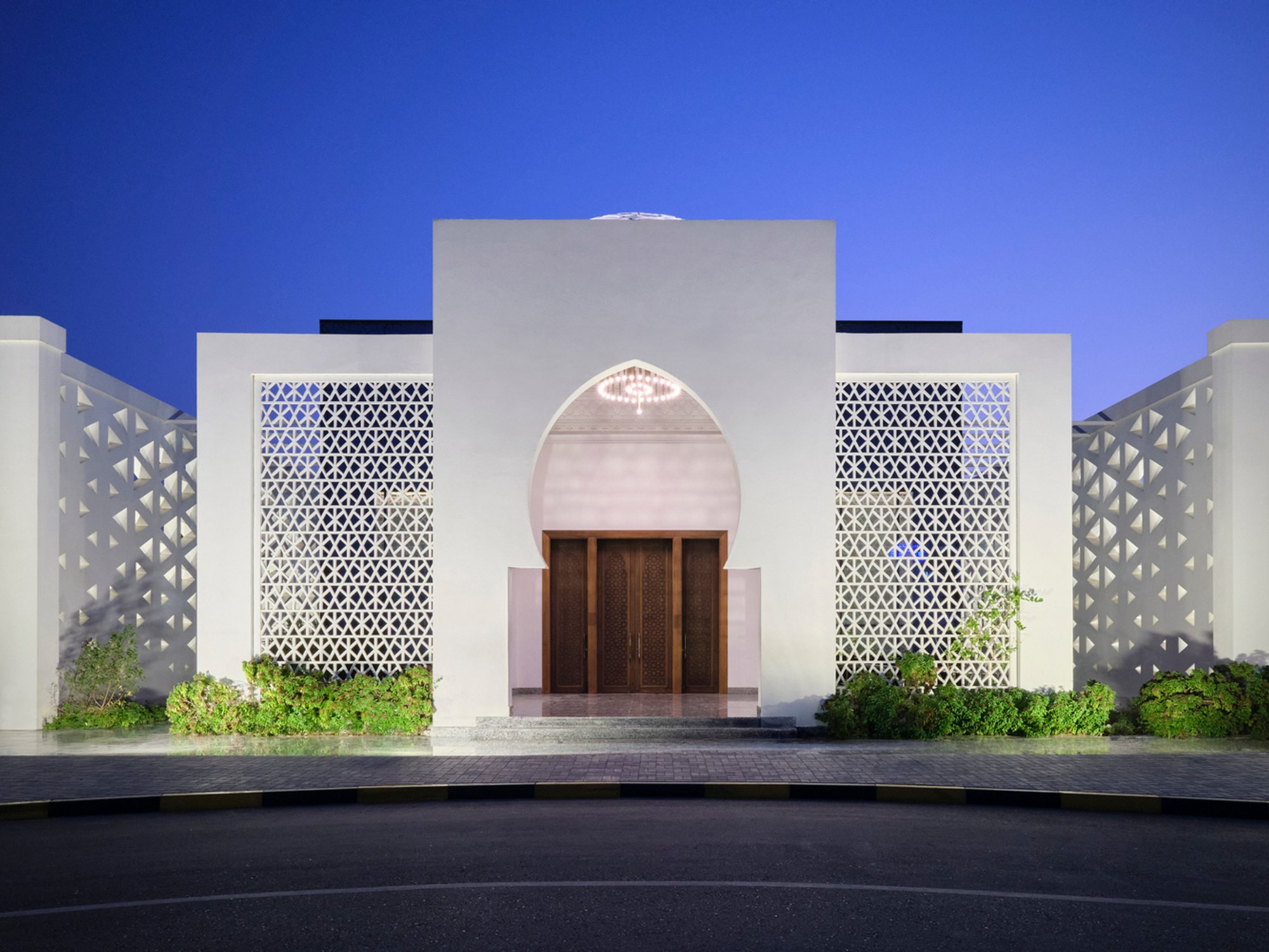 Sharjah Mosque by MJU Engineering Consultancy: A Modern Interpretation of Islamic Architecture