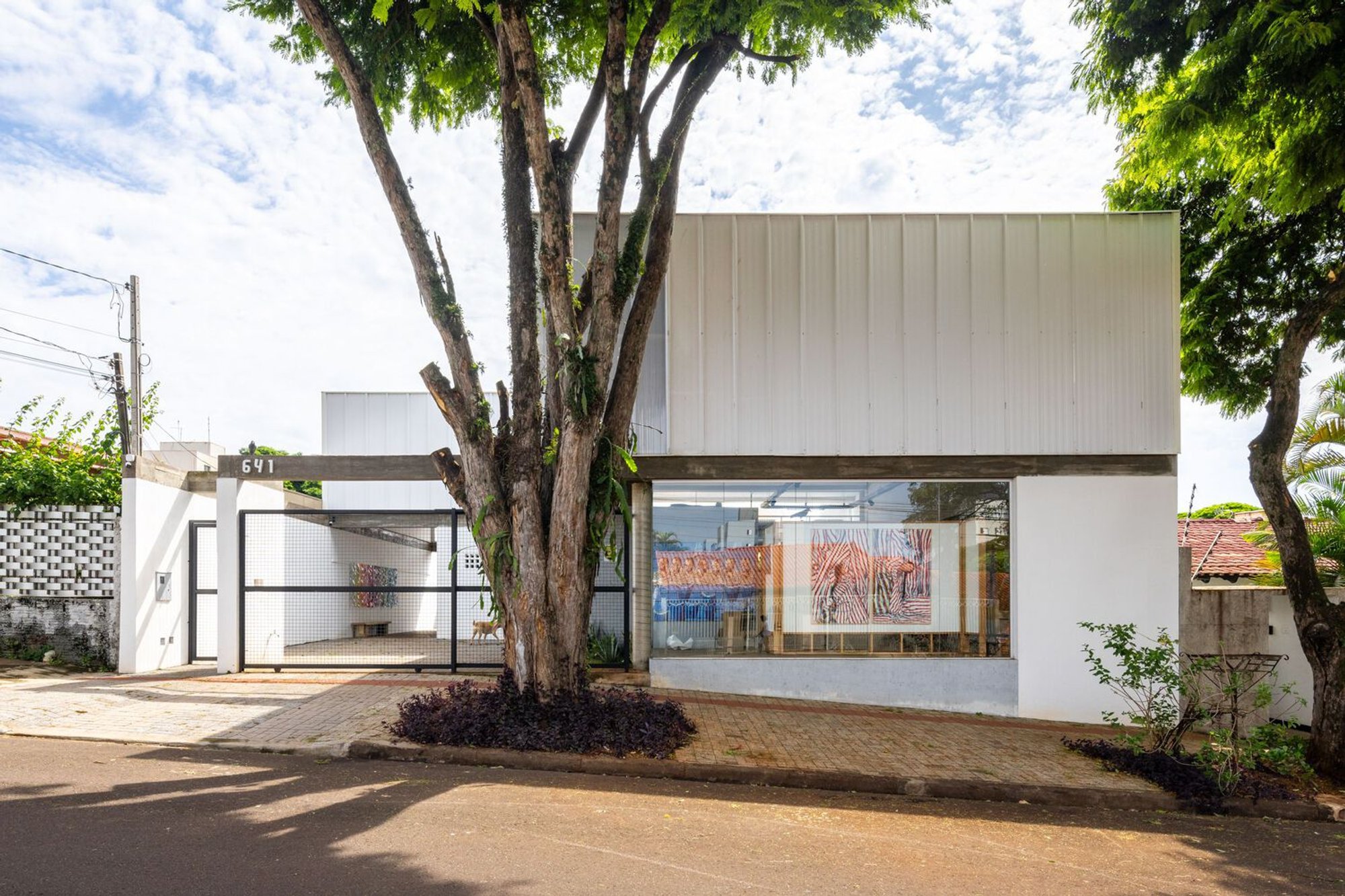 Atelier Tabaetê by Verri & Galvão Arquitetos – A Contemporary Studio Interwoven with Memory and Light