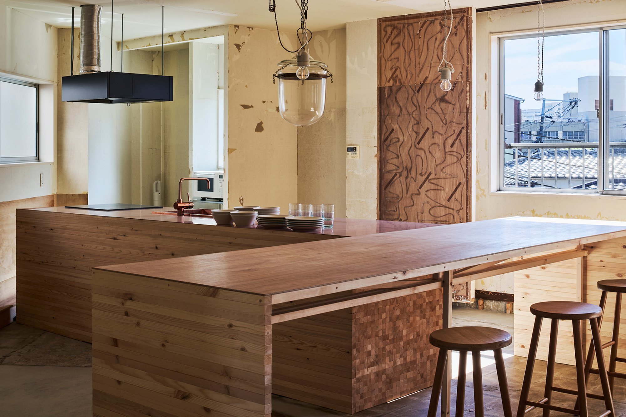 TOU Transient Hotel: Innovative Hospitality Design in Osaka by Hitotomori Architects and arinco architects