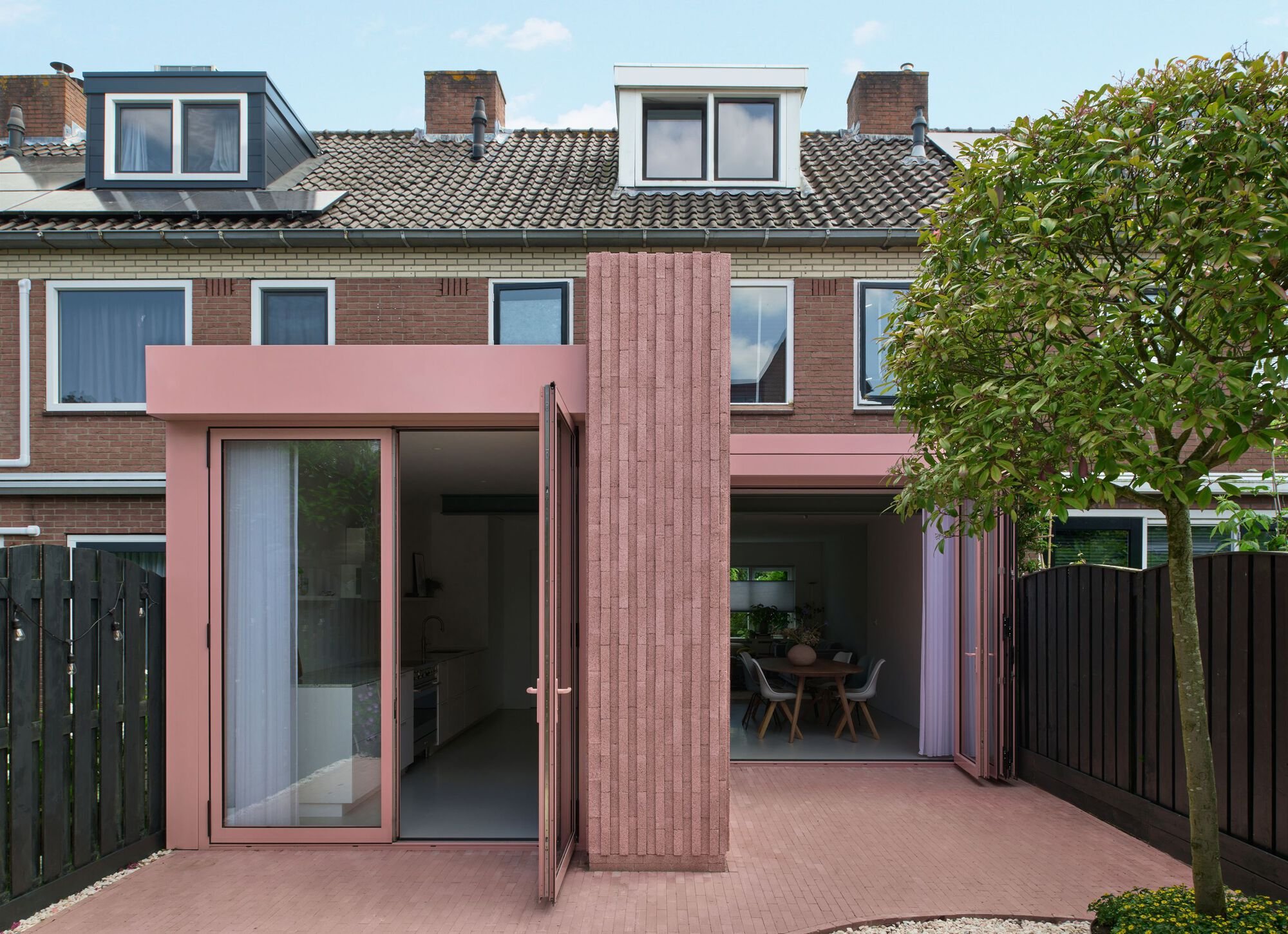 Rosa Rowhouse Renovation and Extension by Atlas Architecture – A Contemporary Pink Brick Transformation in Bussum