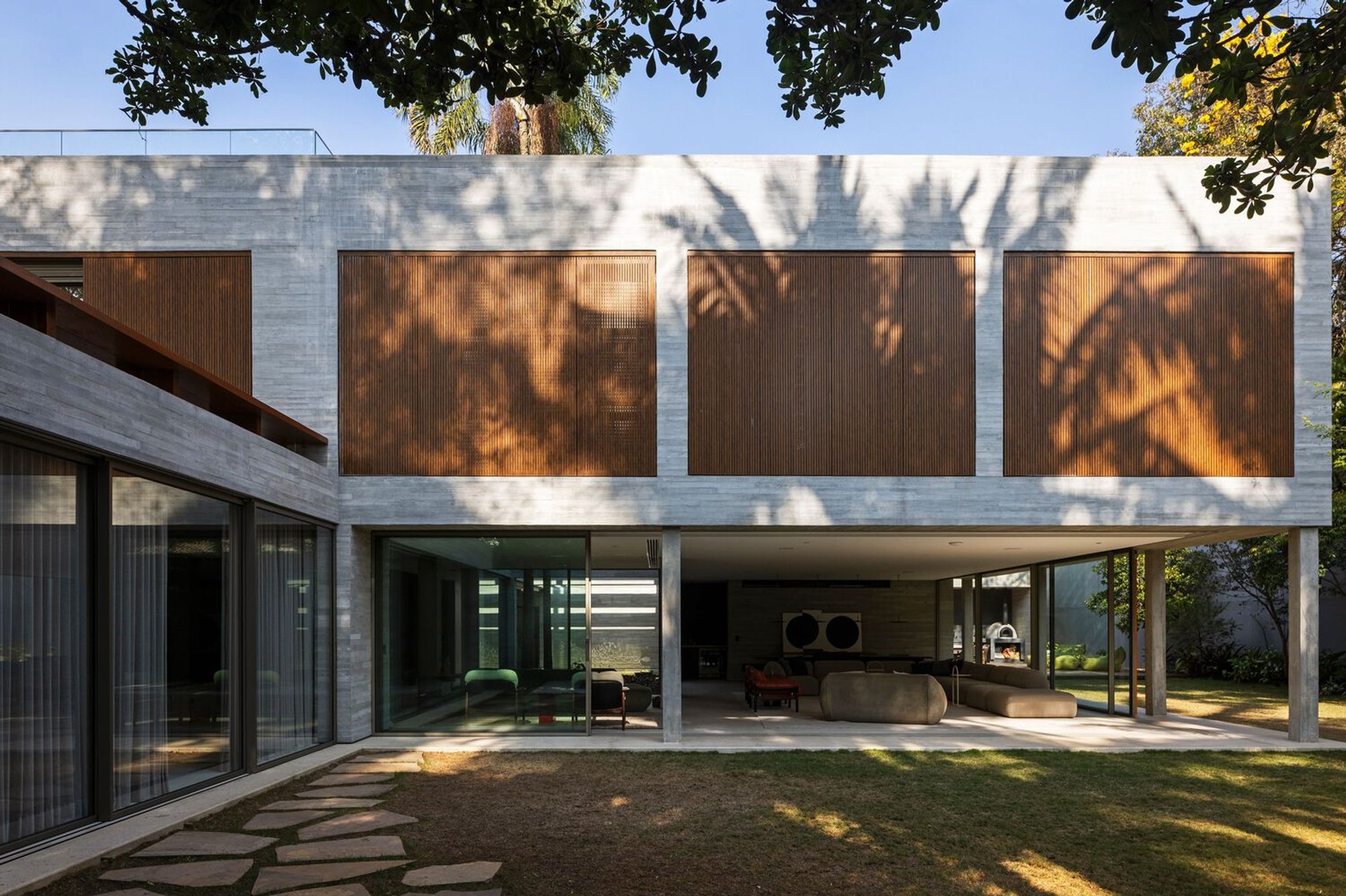 RDS House by Luiz Paulo Andrade Arquitetos – A Contemporary Reinvention of a Diplomatic Modernist Residence