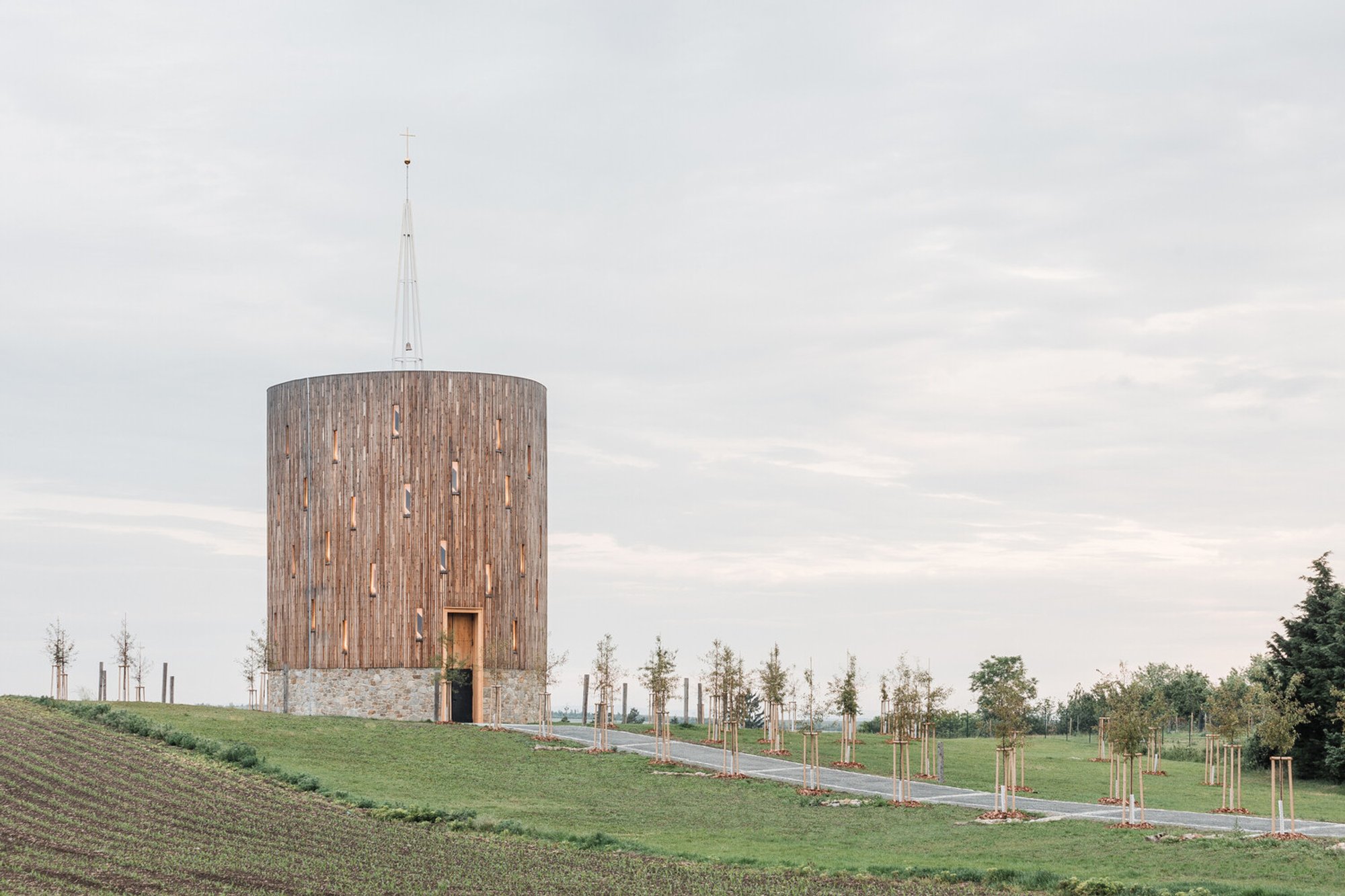 Our Lady of Sorrows Chapel by RCNKSK – A Contemporary Sanctuary Rooted in Landscape, Faith, and Craft