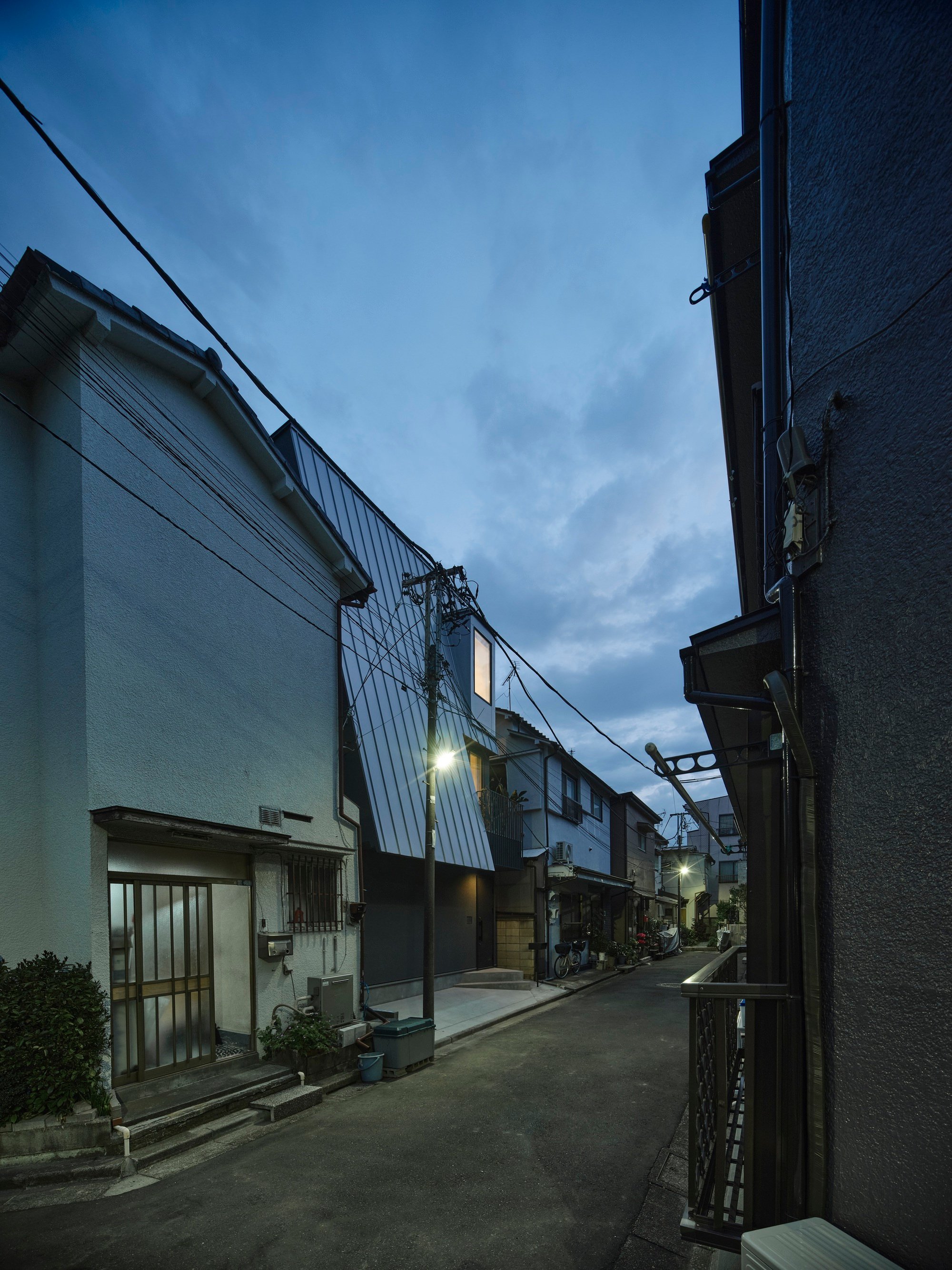 House 14° by Akaike Kazuhito Architect & Associates