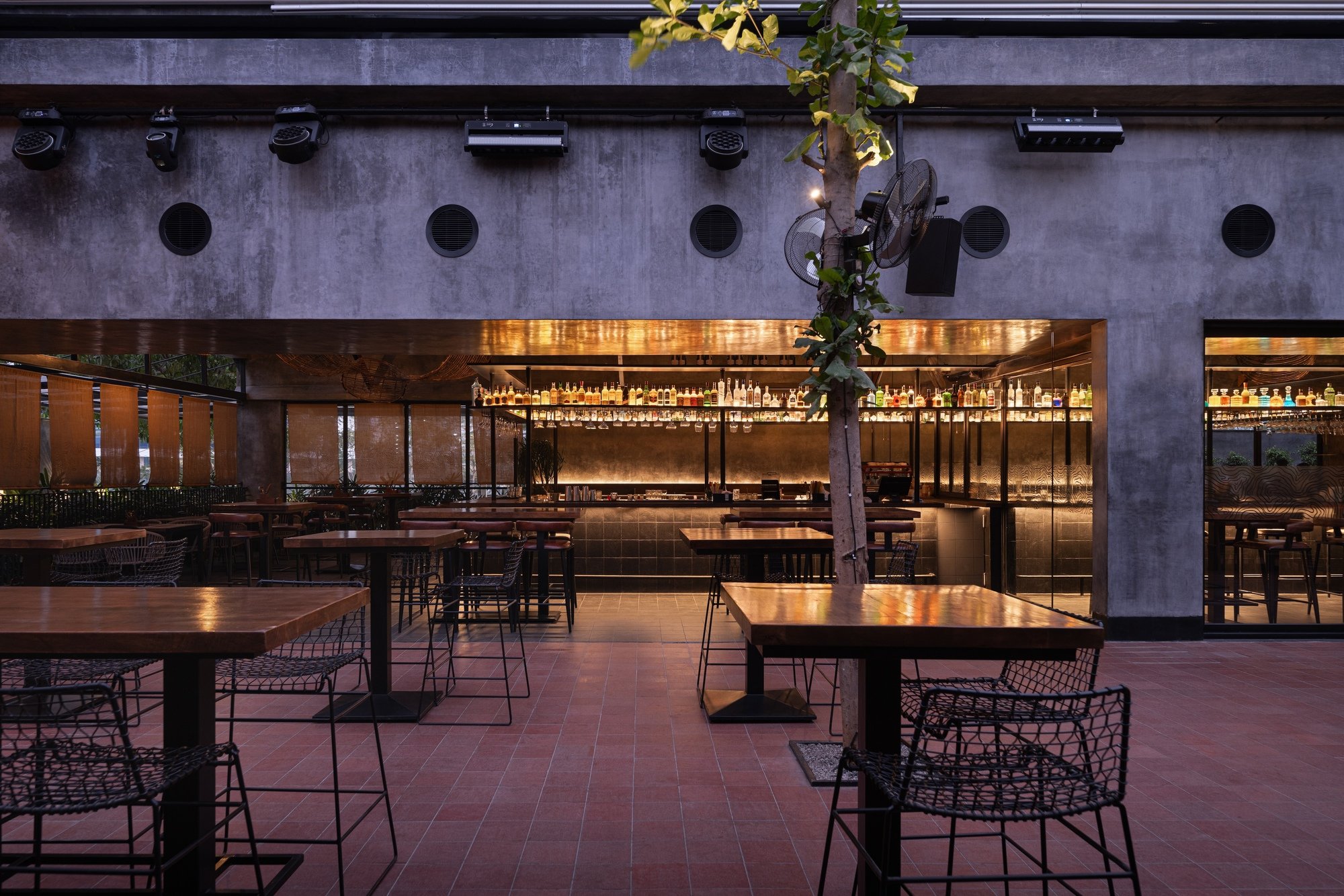23 Degrees Design Shift Builds a Live Music Courtyard Restaurant in Hyderabad's Glass Tower District