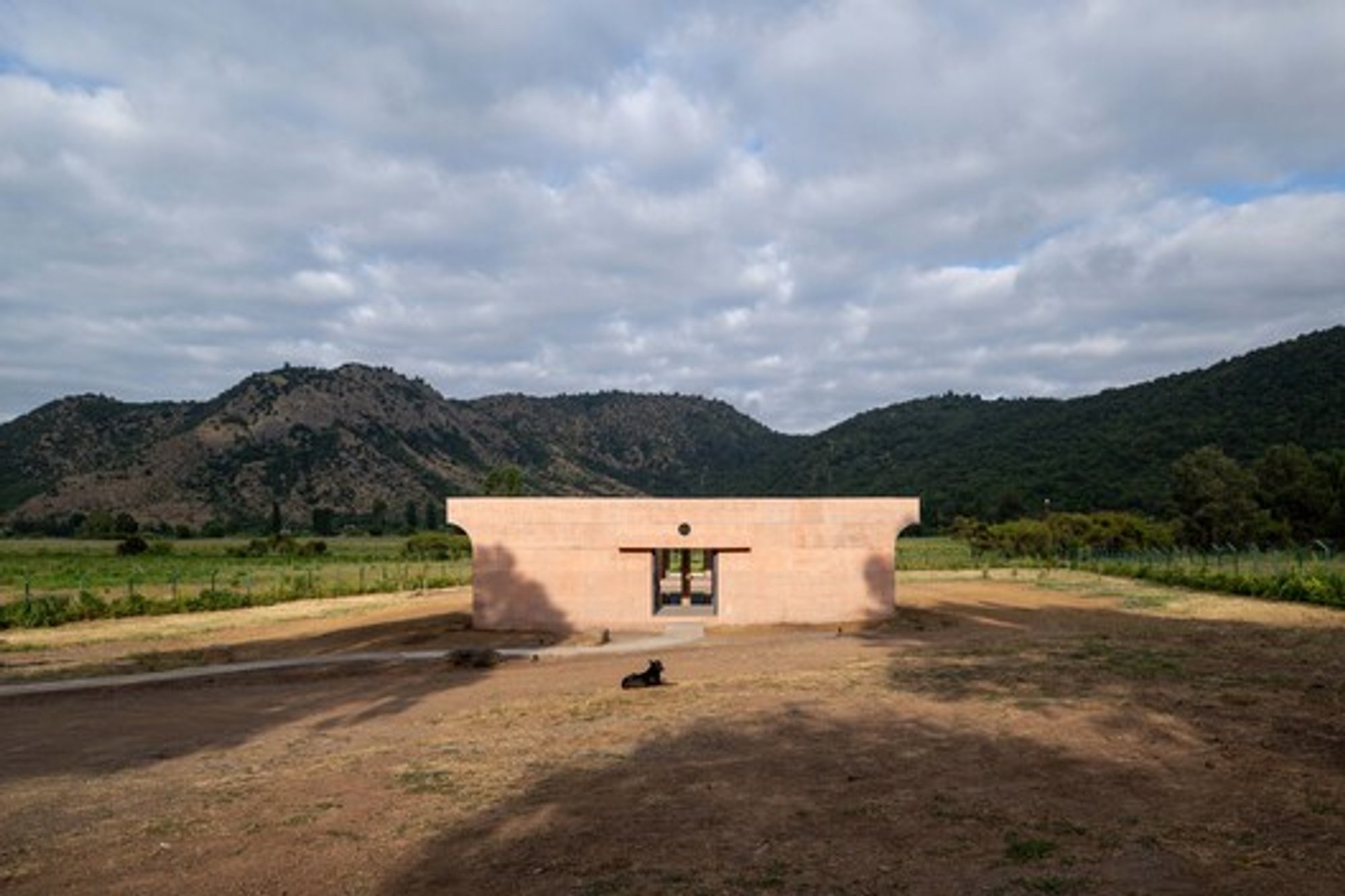 LIMA House / Pezo von Ellrichshausen – Contemporary Residential Architecture in Chépica, Chile
