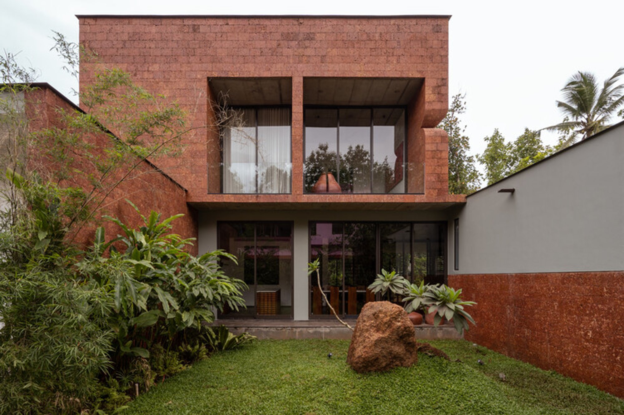 VILAKK Residence: A Contemporary Home Rooted in the Ritual, Climate, and Craft of Northern Kerala by 3dor Concepts