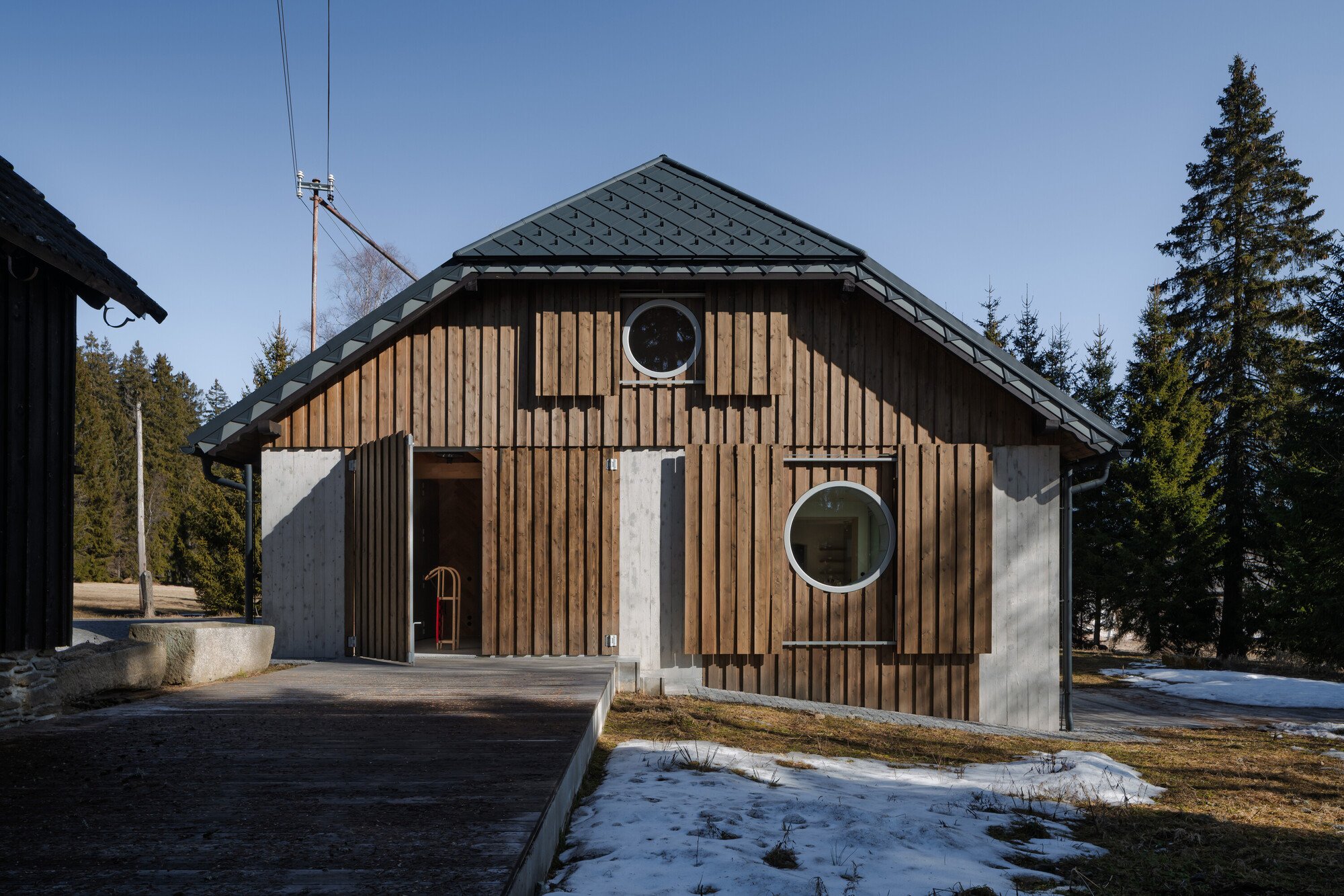 Borová Lada Cottage by Studio Plyš