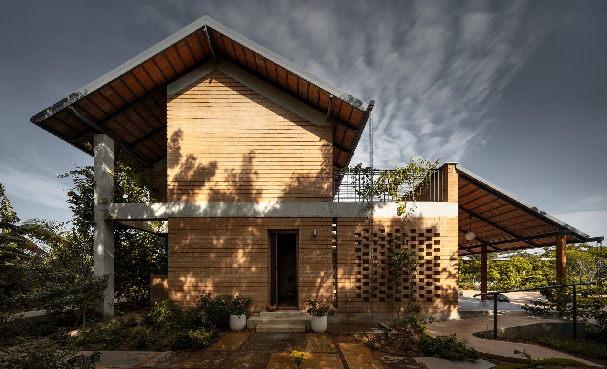 Nandivardhanam House By Studio Inscape