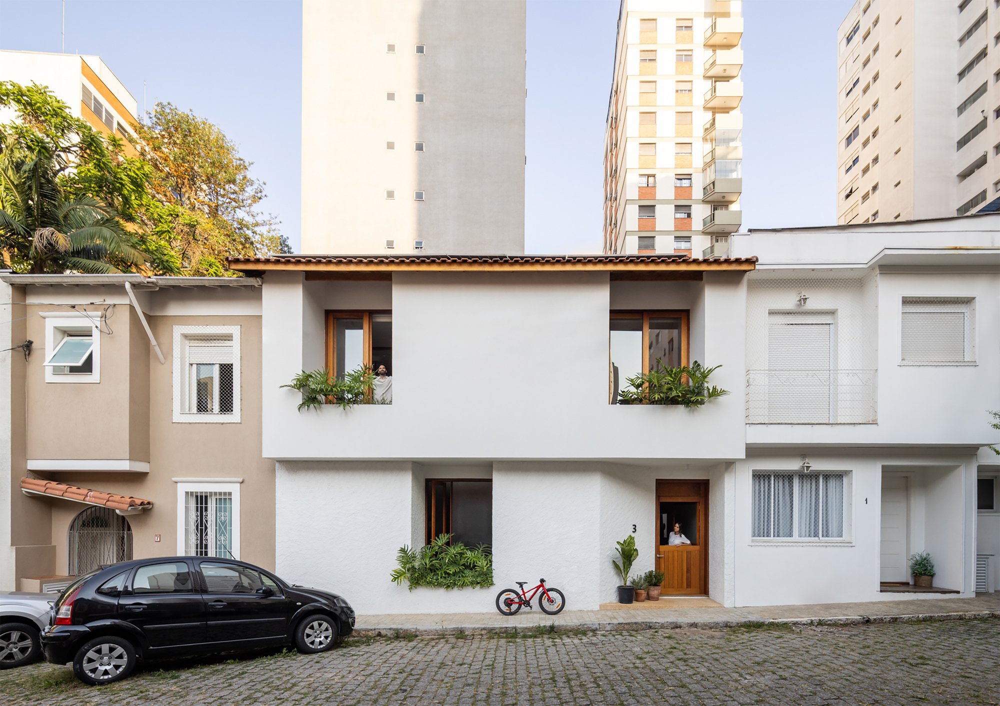 Village House : Residential Architecture by Peninsula Arquitetura