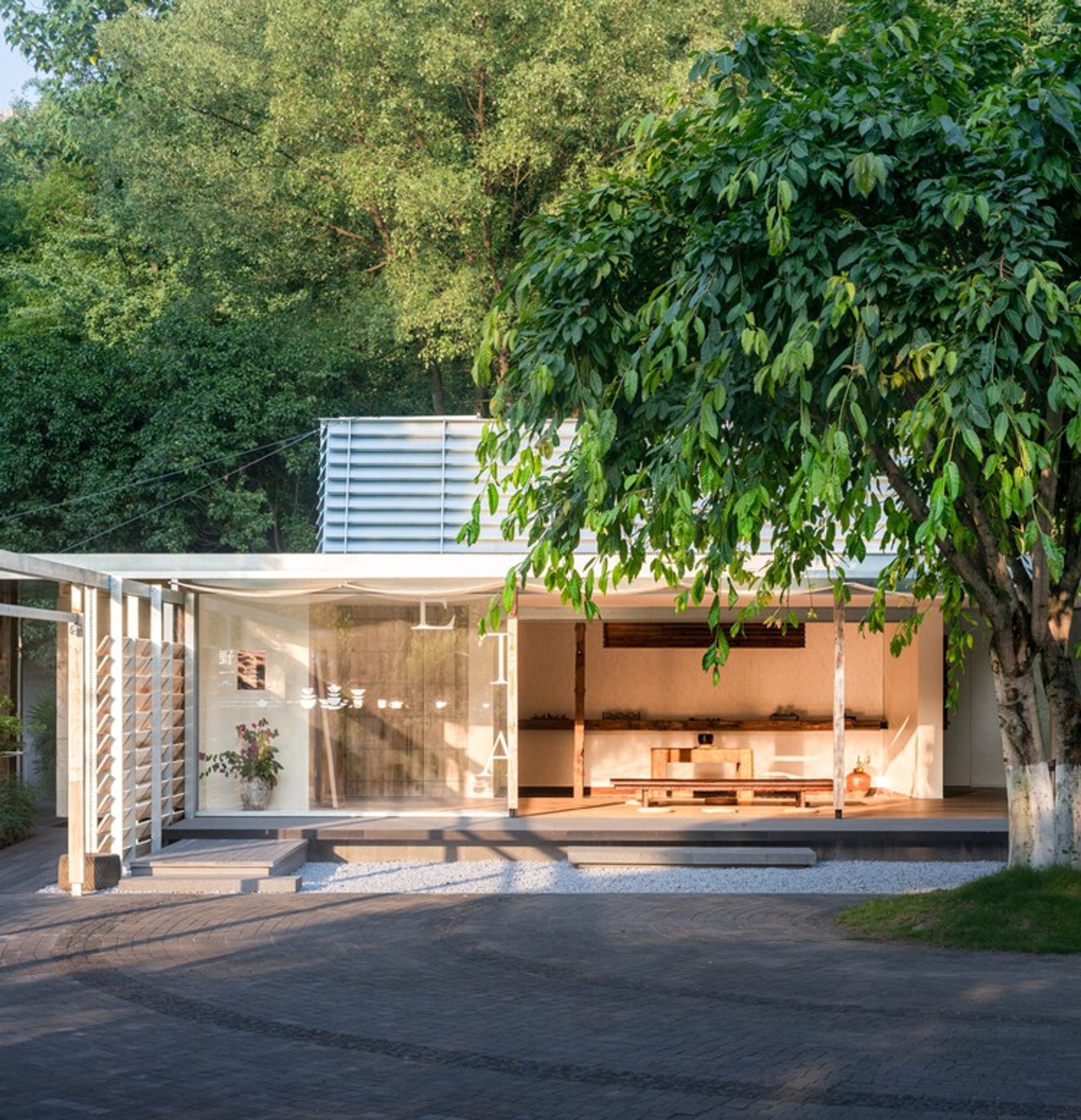 Yeeii Teahouse by Vari Architects