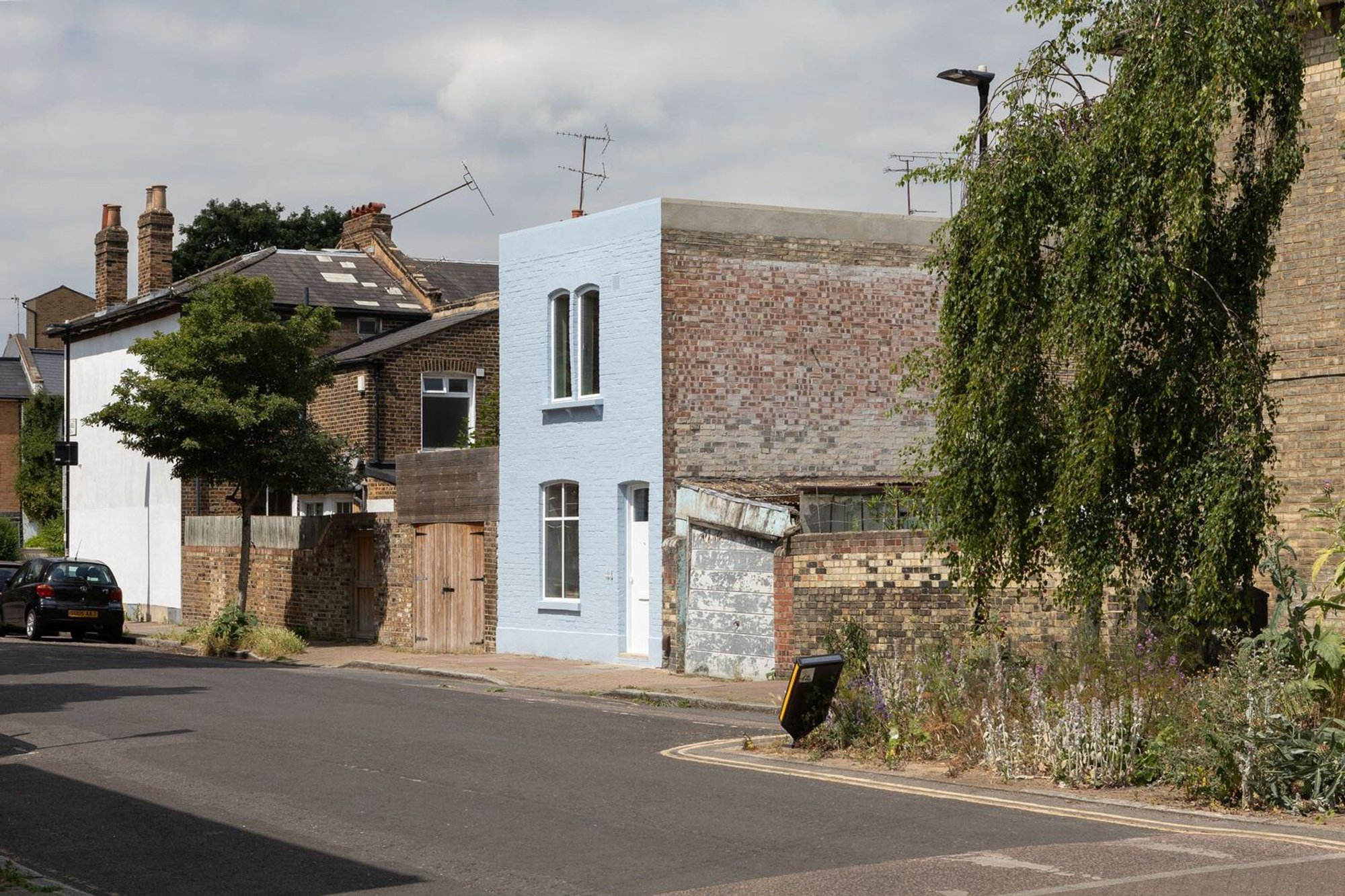 Fortyfour House by fardaa – A Compact Urban Retrofit Balancing Heritage and Contemporary Living