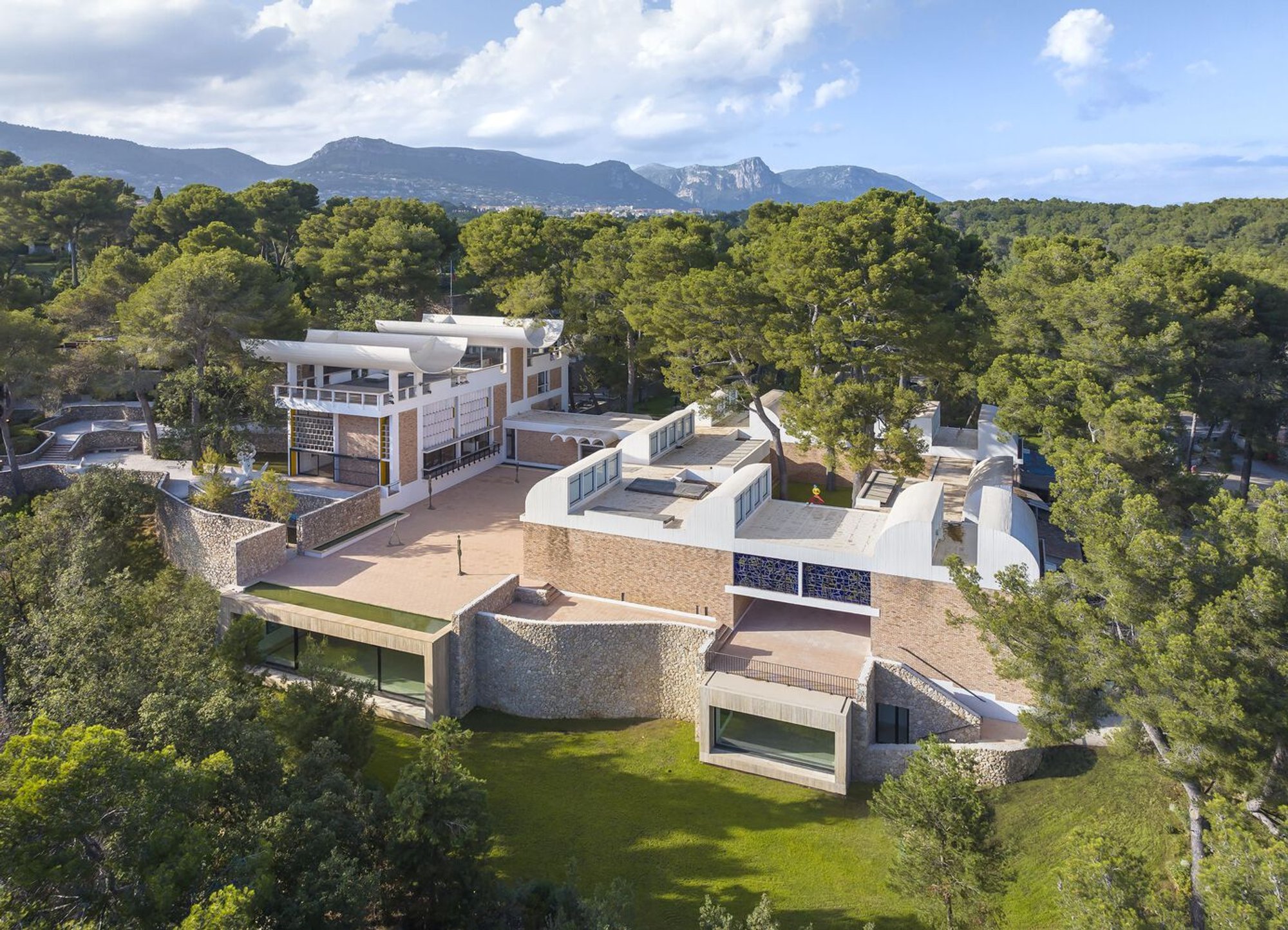 Fondation Maeght Extension by Silvio d’Ascia Architecture: A Modern Expansion Honoring a Cultural Icon
