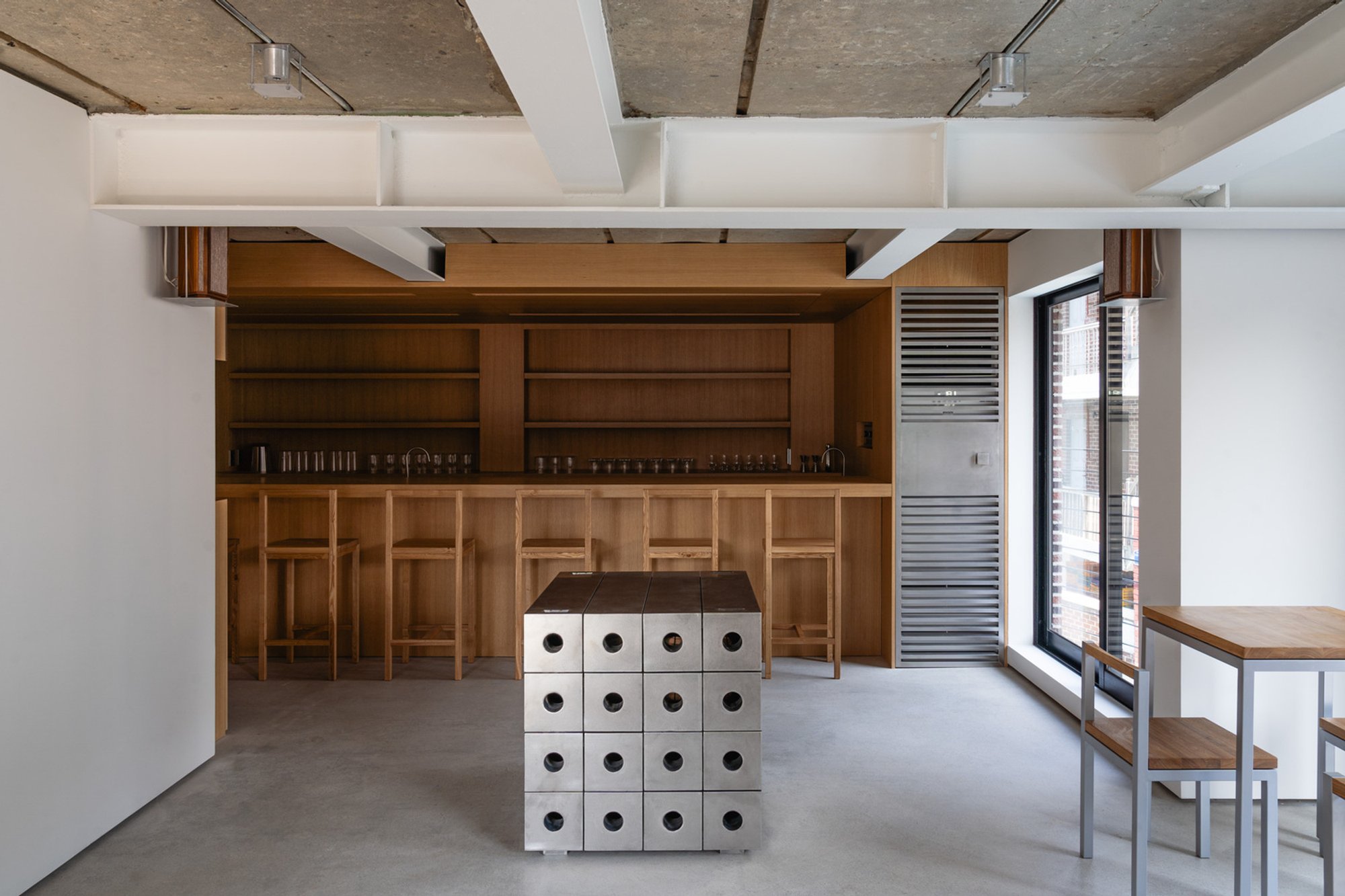 Bar Pivot by OFF studio: A Transformative Coffee and Whisky Bar in Mapo-gu, Seoul