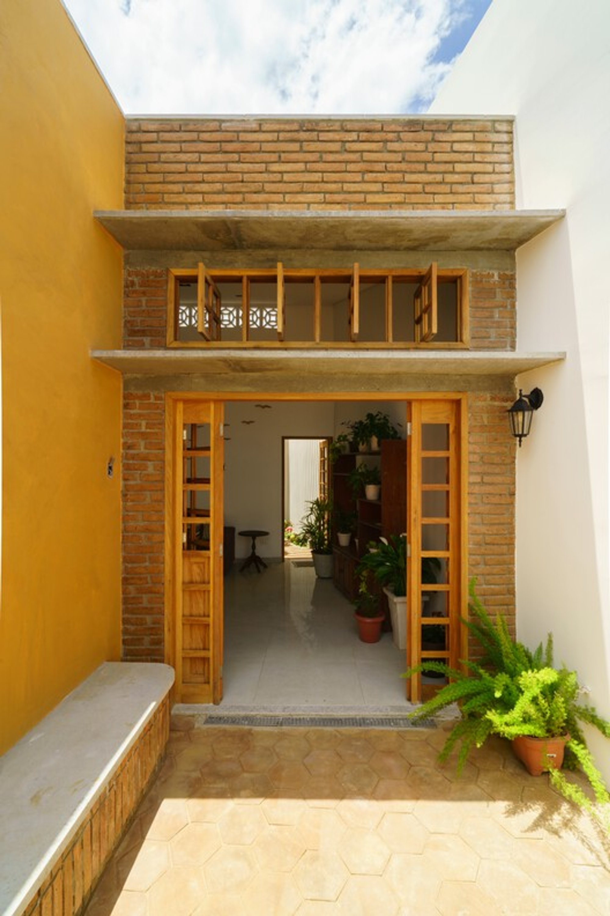 Mom’s House by Studio Zé