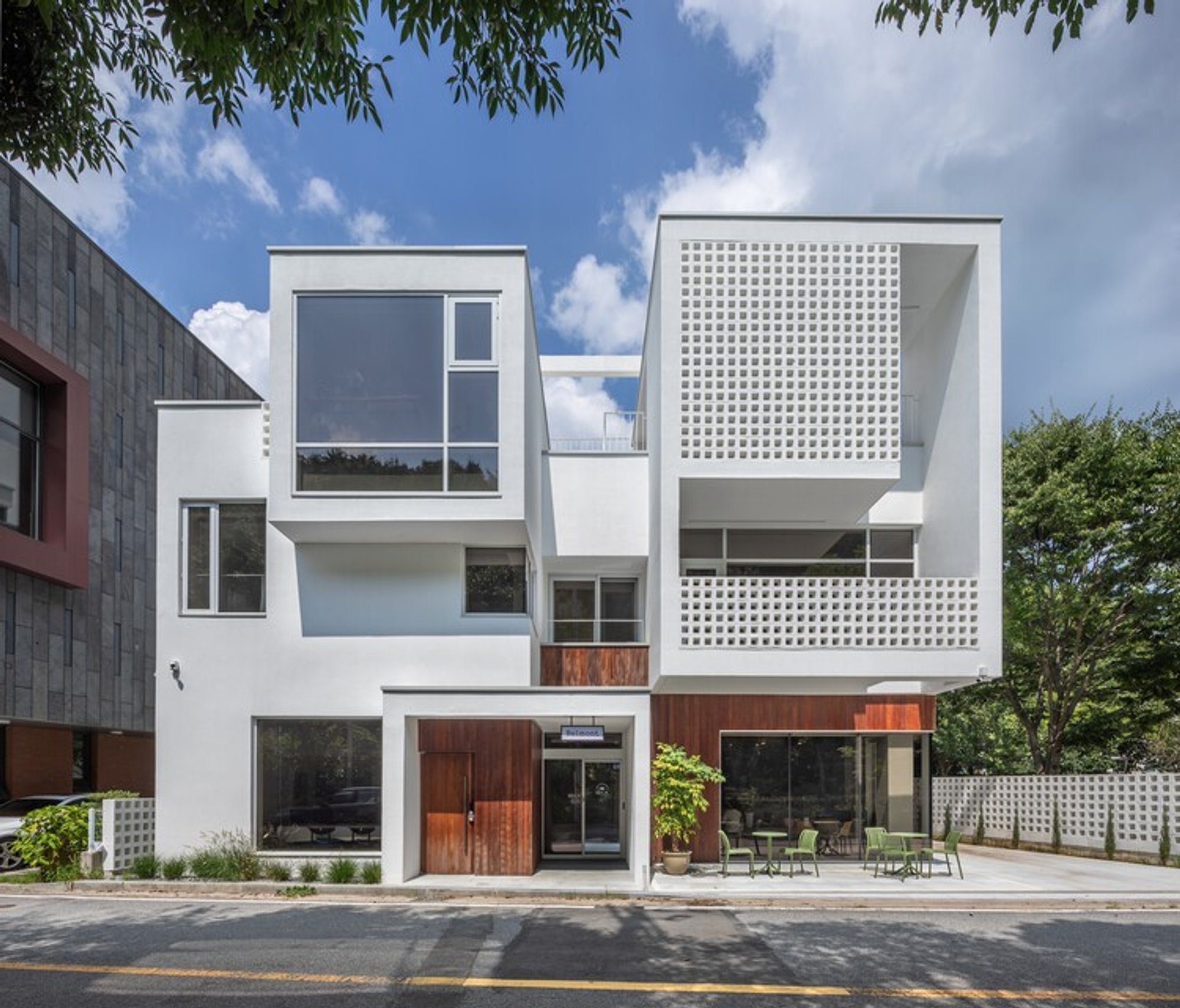 White Brick House by PLAN Architects Office