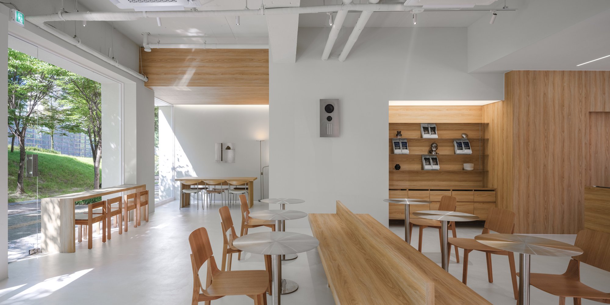 Prompt Café by SAISA STUDIO: A Calm Urban Retreat Blending Nature and Minimal Design