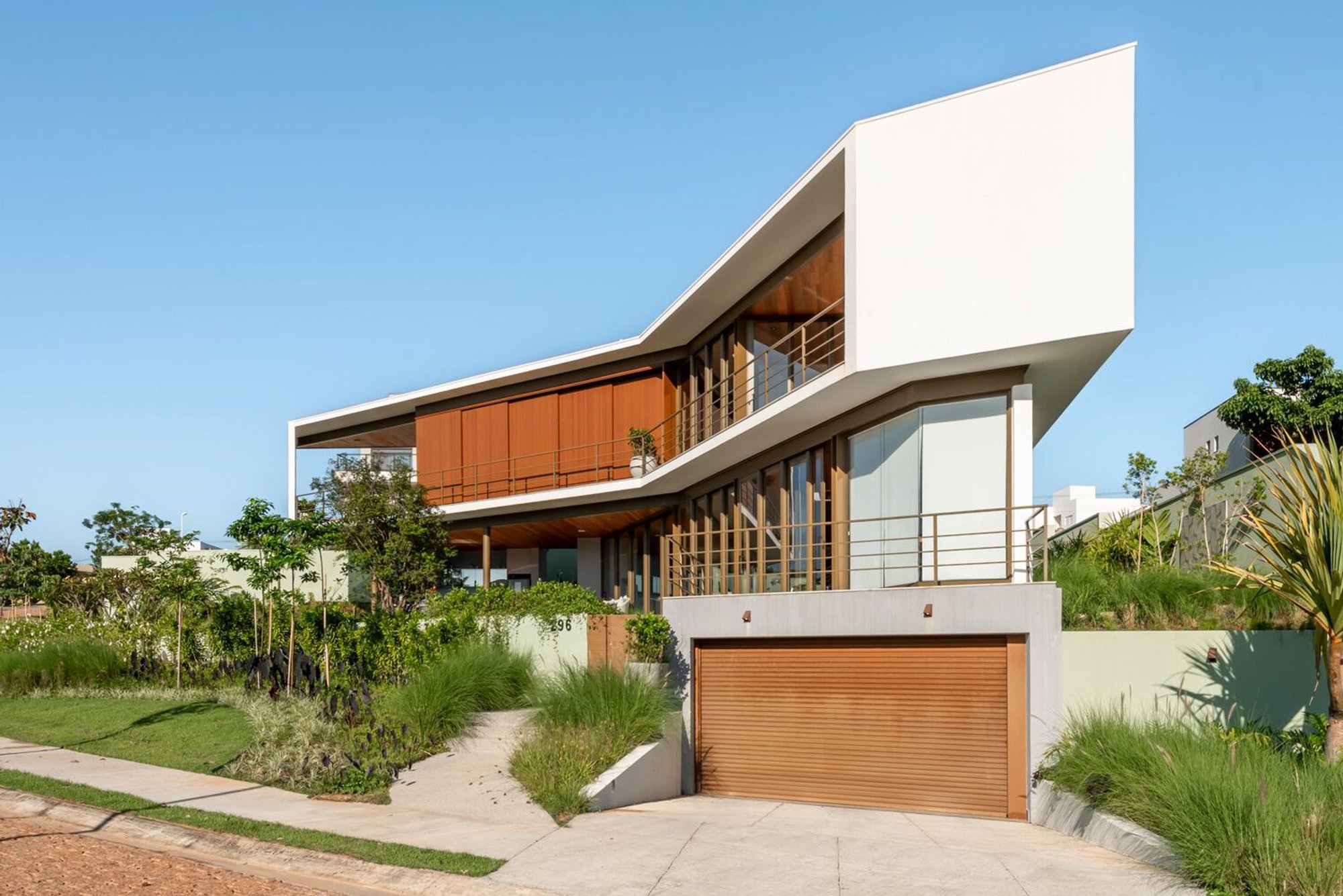14-bis House by Uffizi Arquitetura – Contemporary Residential Design in Campinas, Brazil