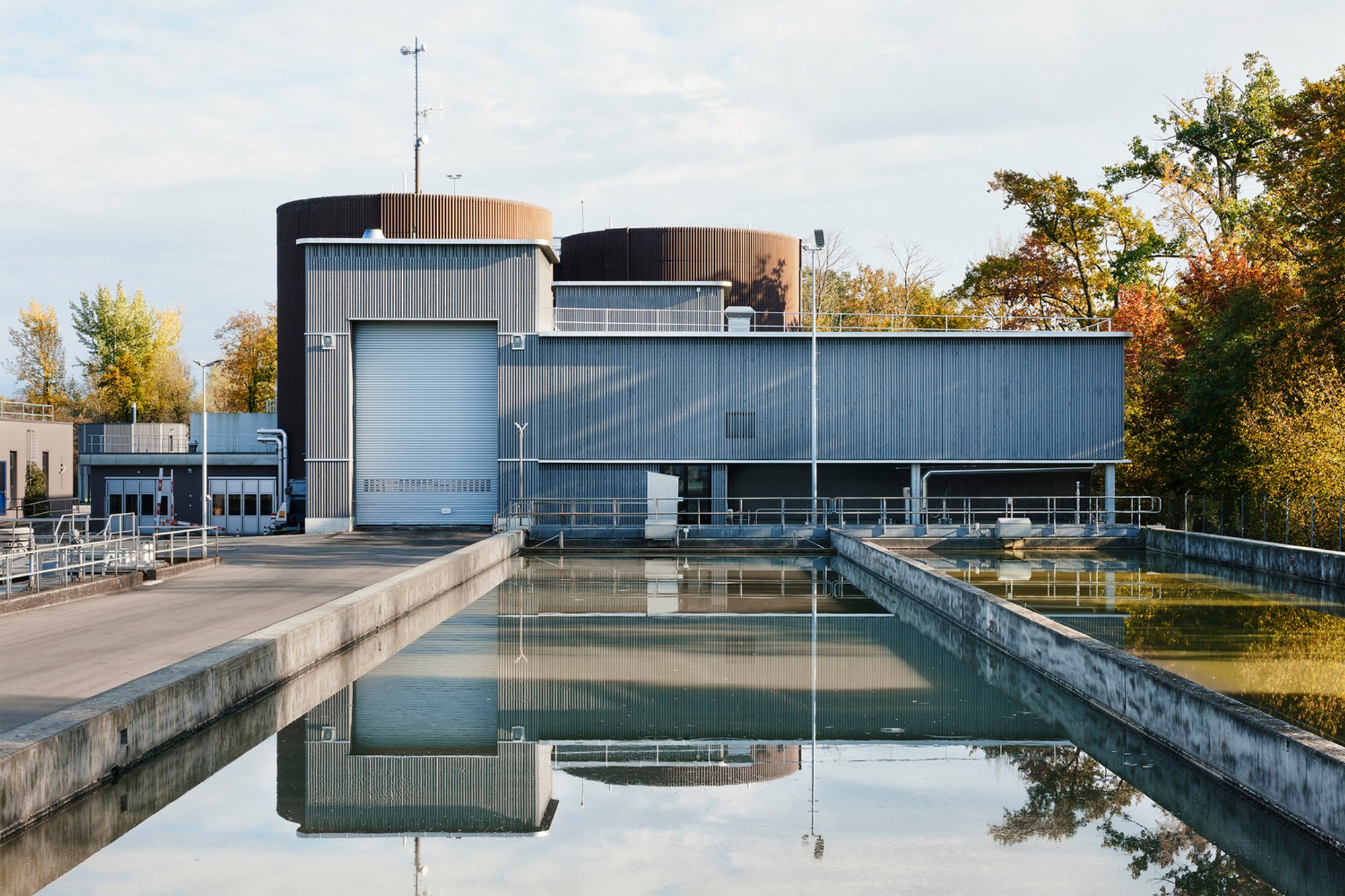 AVA Altenrhein Wastewater Purification Plant – A Harmonious Blend of Industrial Function and Architectural Design