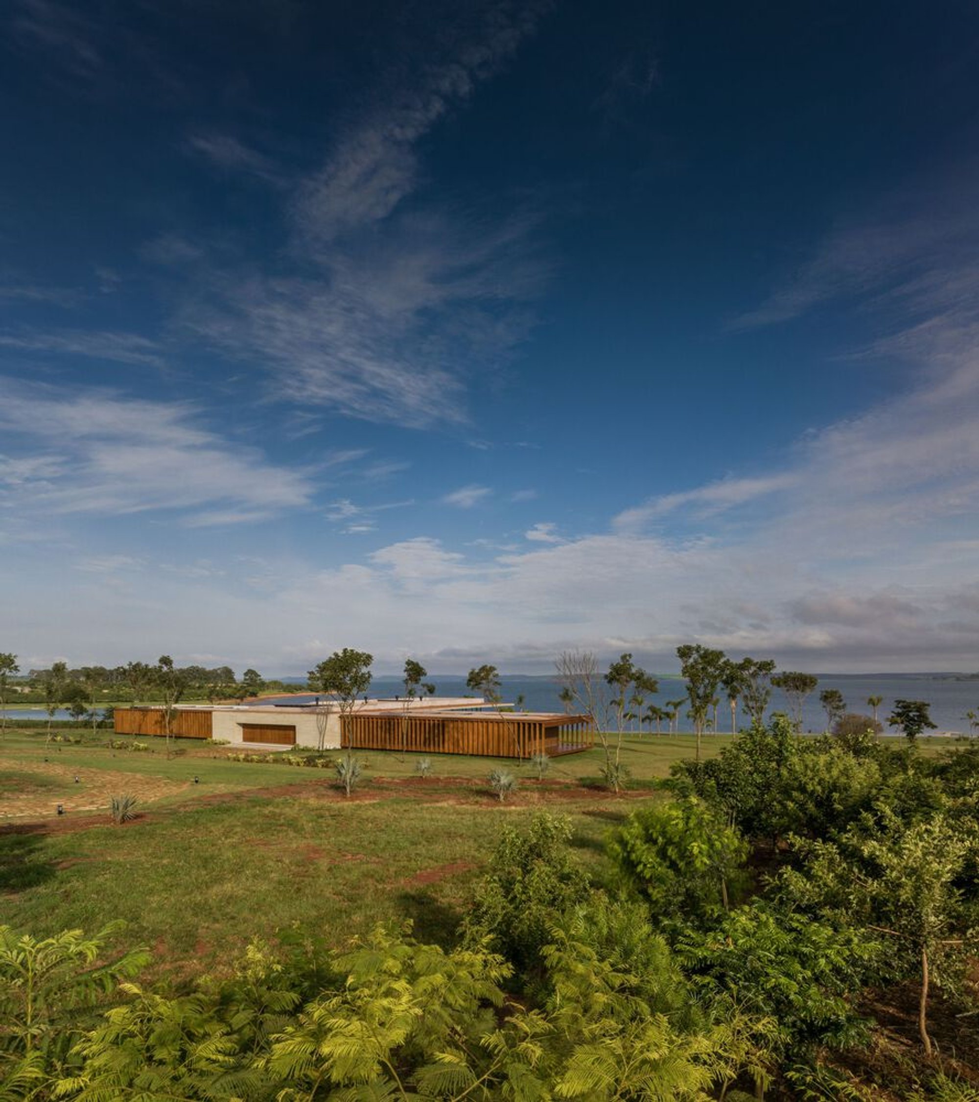 PZ House by mf+arquitetos – A Modern Weekend Retreat in Avaré, Brazil