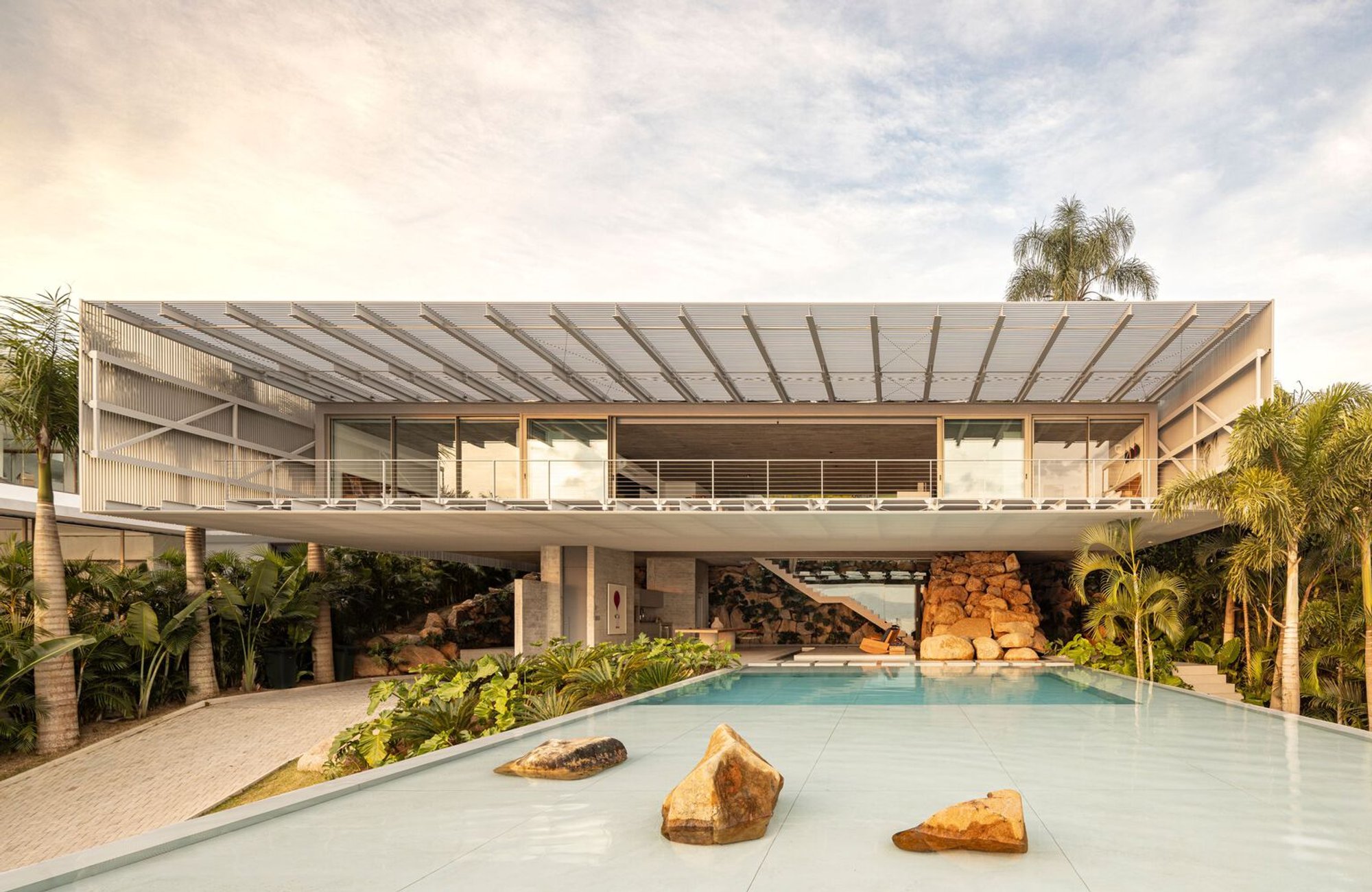 Ponte House by TETRO Arquitetura: A Sculptural Residence Bridging Nature, Landscape, and Structure in Florianópolis