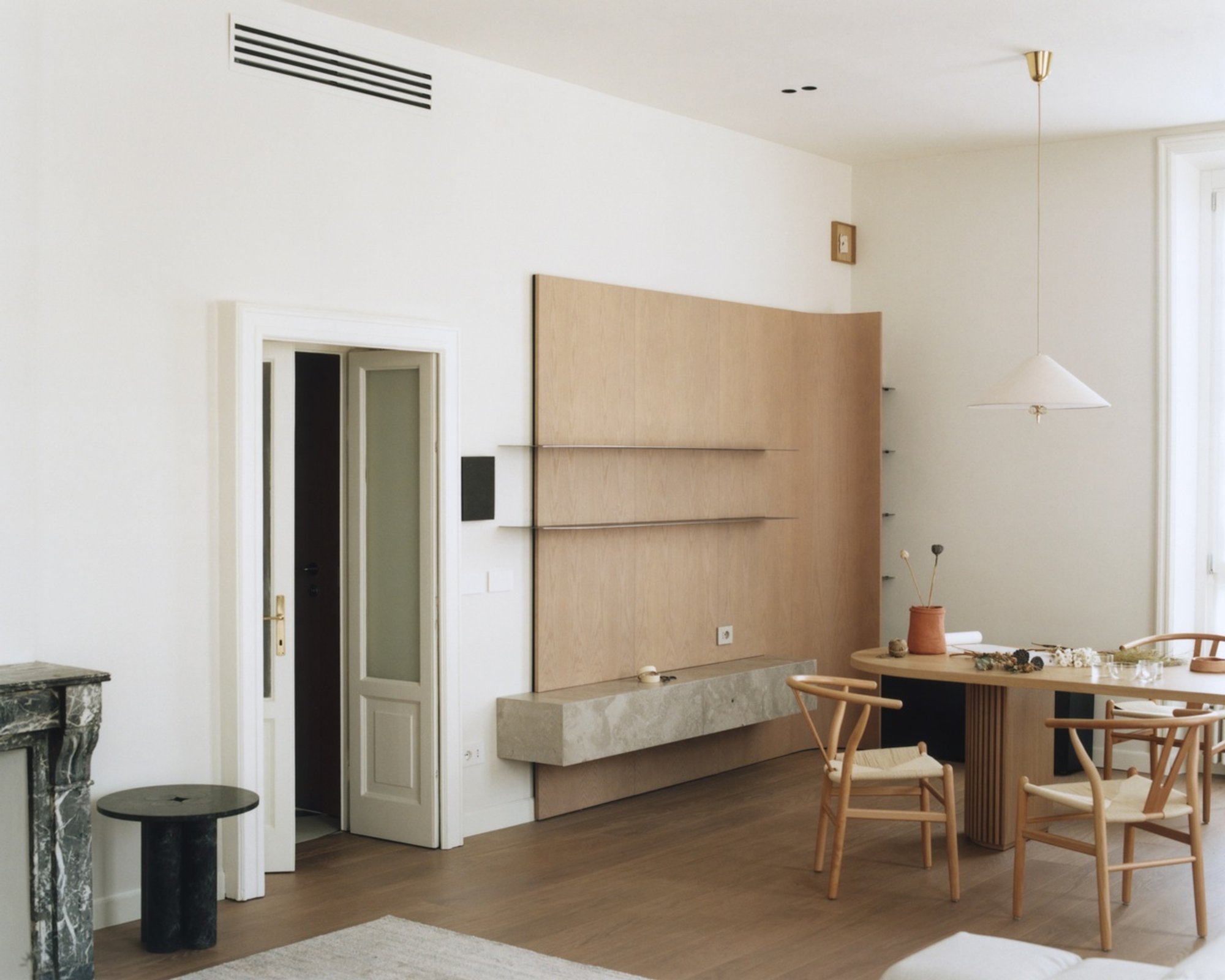 OrigaMI Apartment by A I M: A Contemporary Milanese Renovation Blending Tradition, Craft, and Minimalism