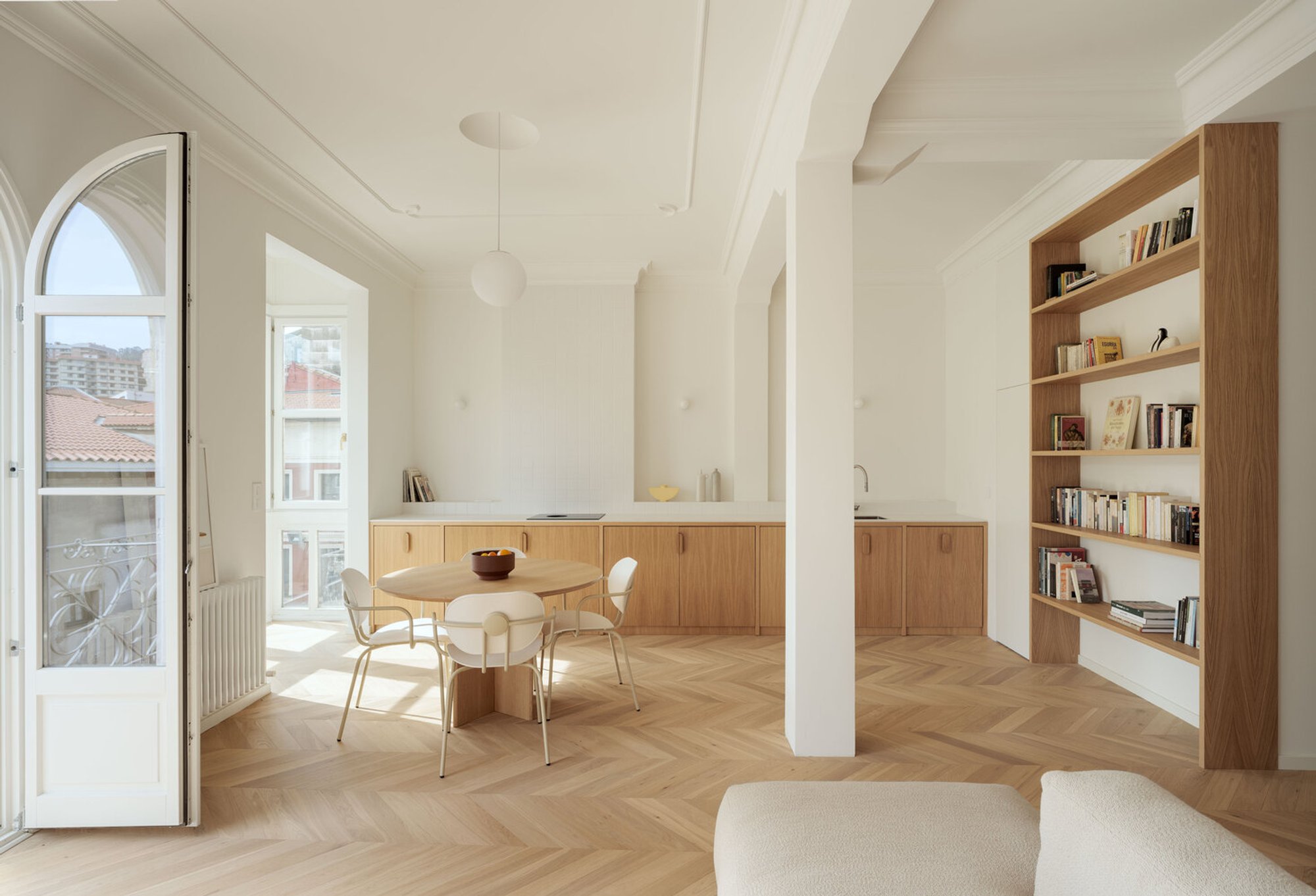 Plazuela de Santiago Apartment by BABELstudio – Heritage Revival and Contemporary Craft in Bilbao’s Old Town