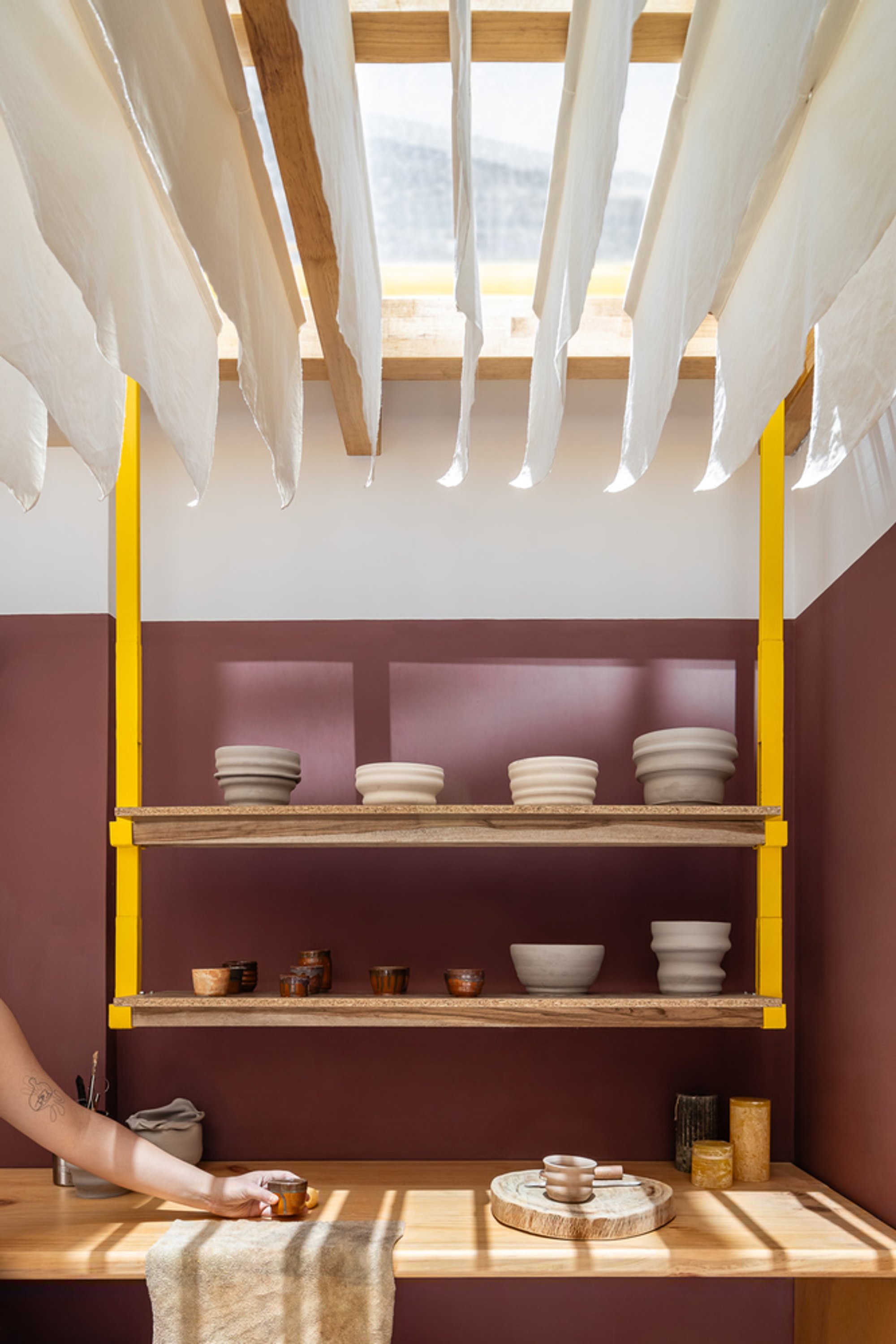 #1028 Arquitectura y Paisaje Turns a 12 m² Terrace in Quito into a Sacred Ceramics Workshop