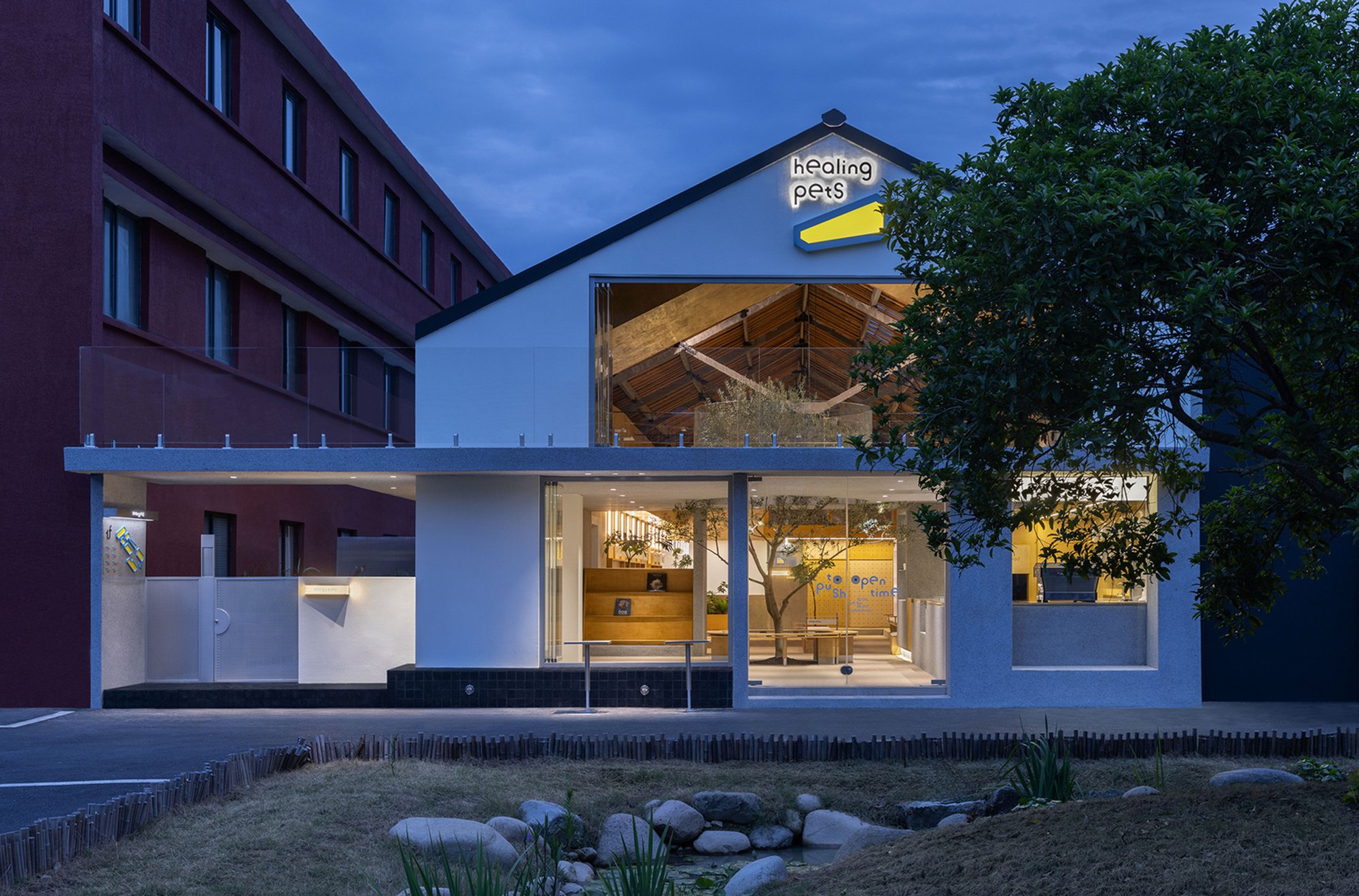 Healing Pets: A Pet-Friendly Community Hub by Informal Design in Hangzhou