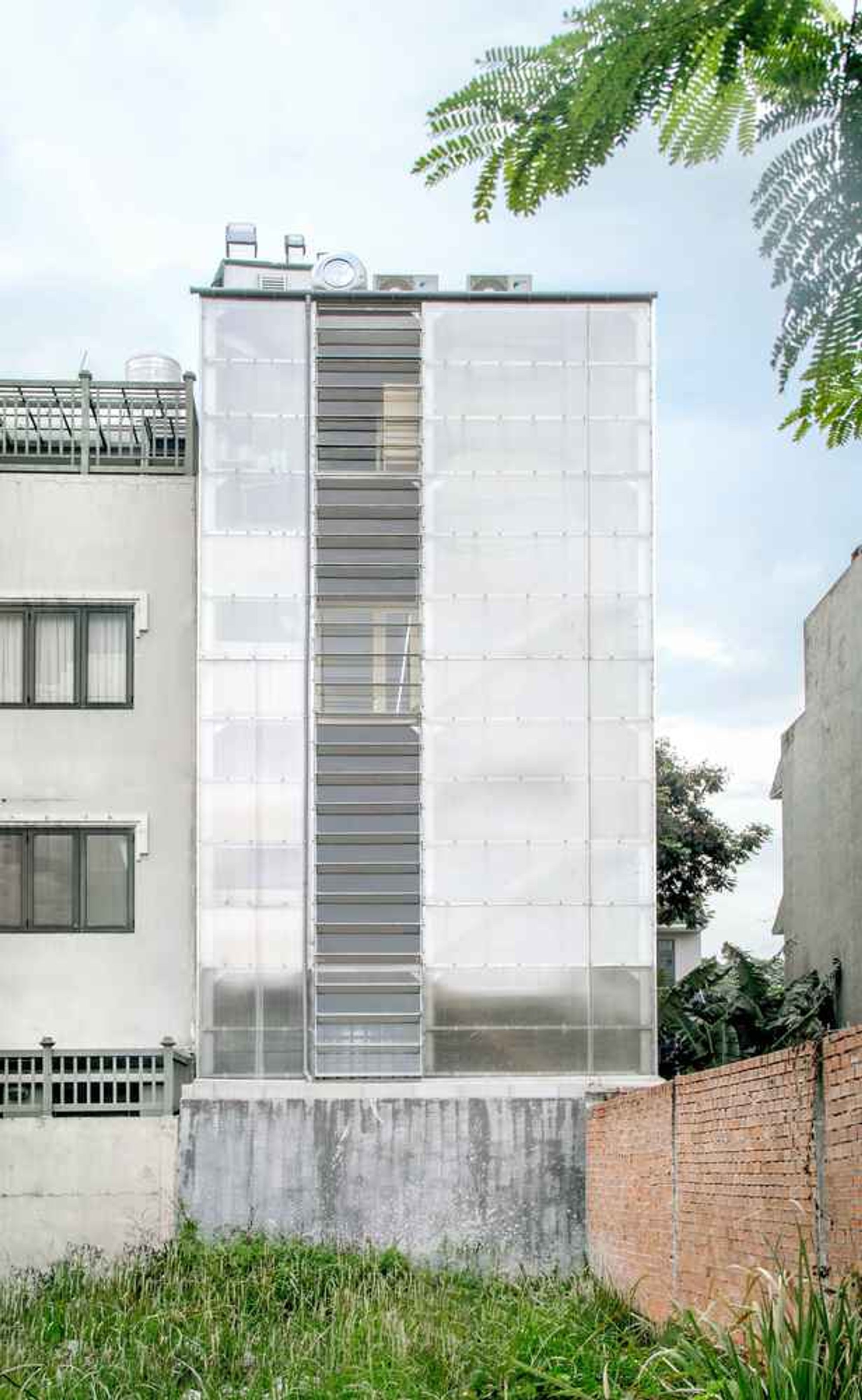 J4 Office by LAITA Design Studio: A Sustainable Vertical Workplace in Vietnam