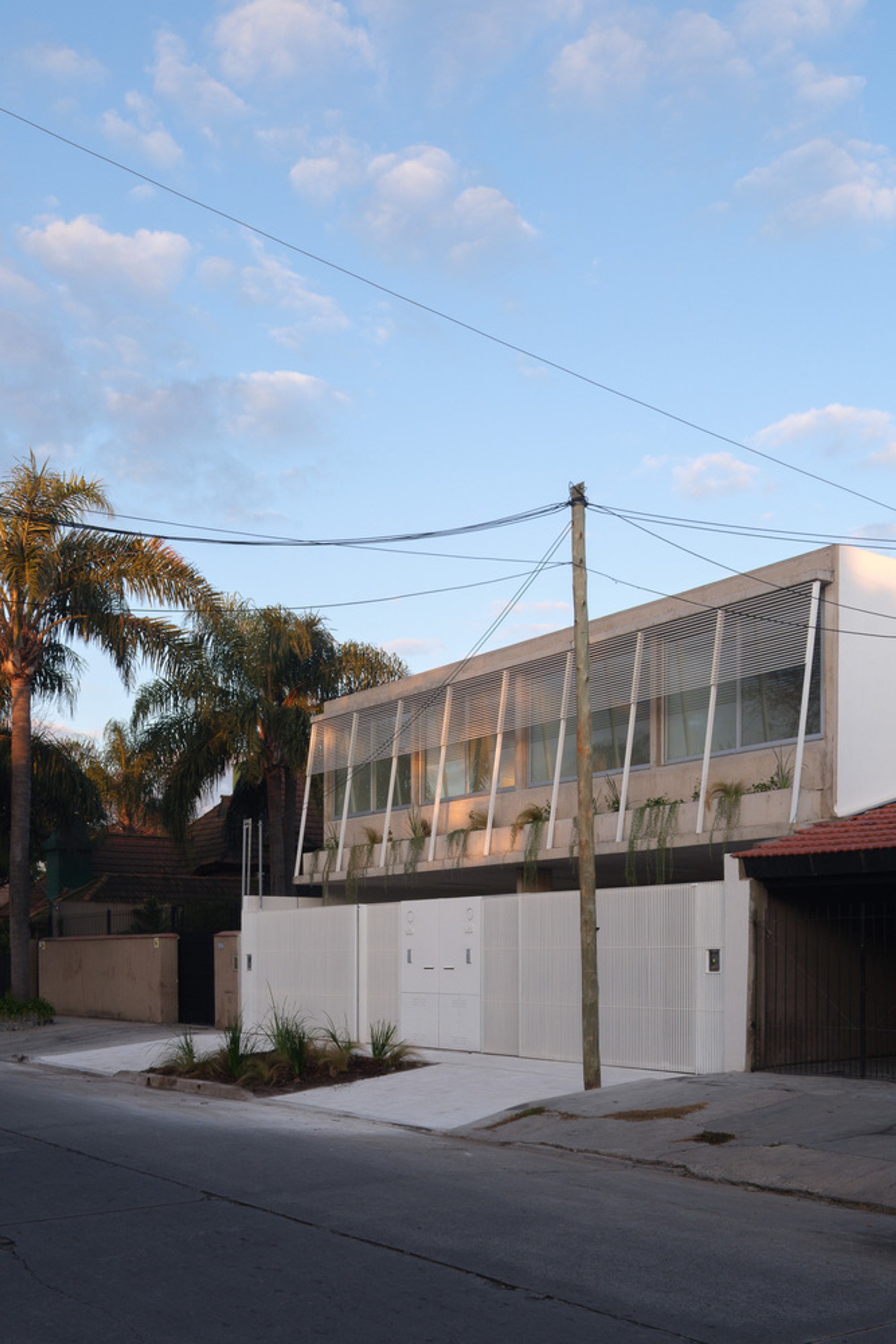 Paysandú Residences by bakro-mayorano: Contemporary Twin Homes in Ituzaingó, Argentina