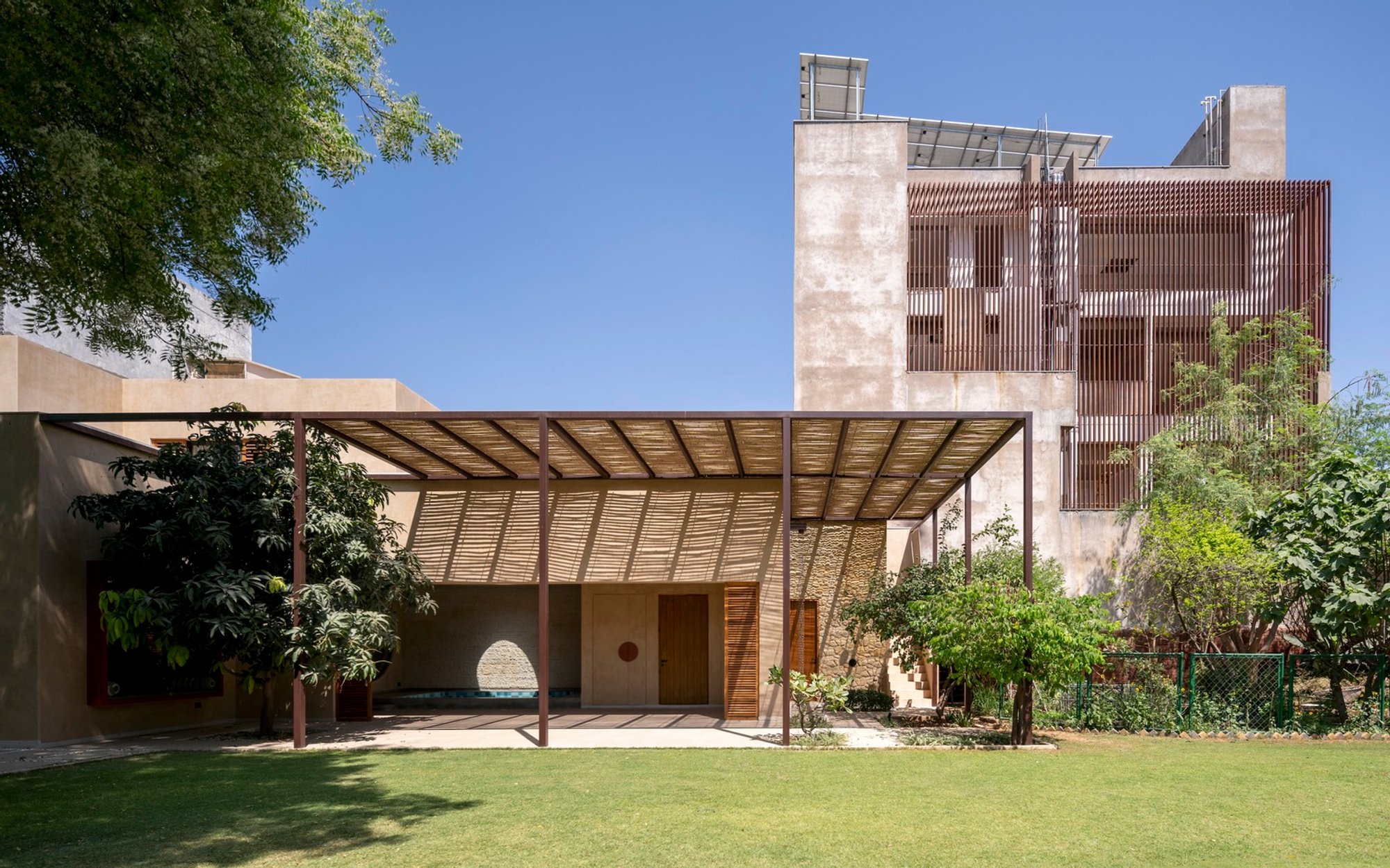 Terra Casa by Studio Dashline – A Nature-Integrated Retreat in Gwalior