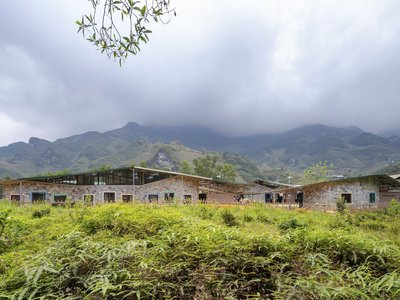 1+1>2 Architects Build a School from 900 Blocks of Hmong Stone on Vietnam's Rocky Plateau