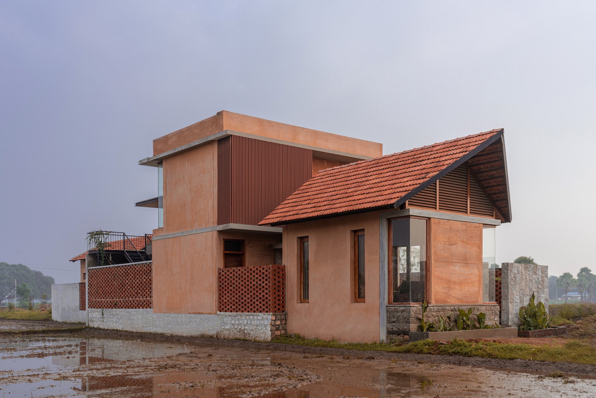 SITH Villa by Aagaram Architects: A Sustainable Rammed Earth Residence in Vellore