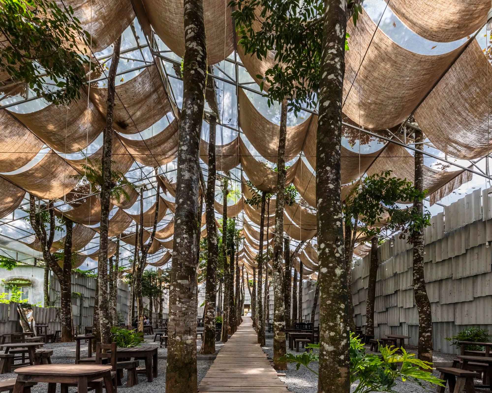 The Mix Restaurant by The Bloom – Harmonizing Nature and Architecture in Bảo Lộc, Vietnam