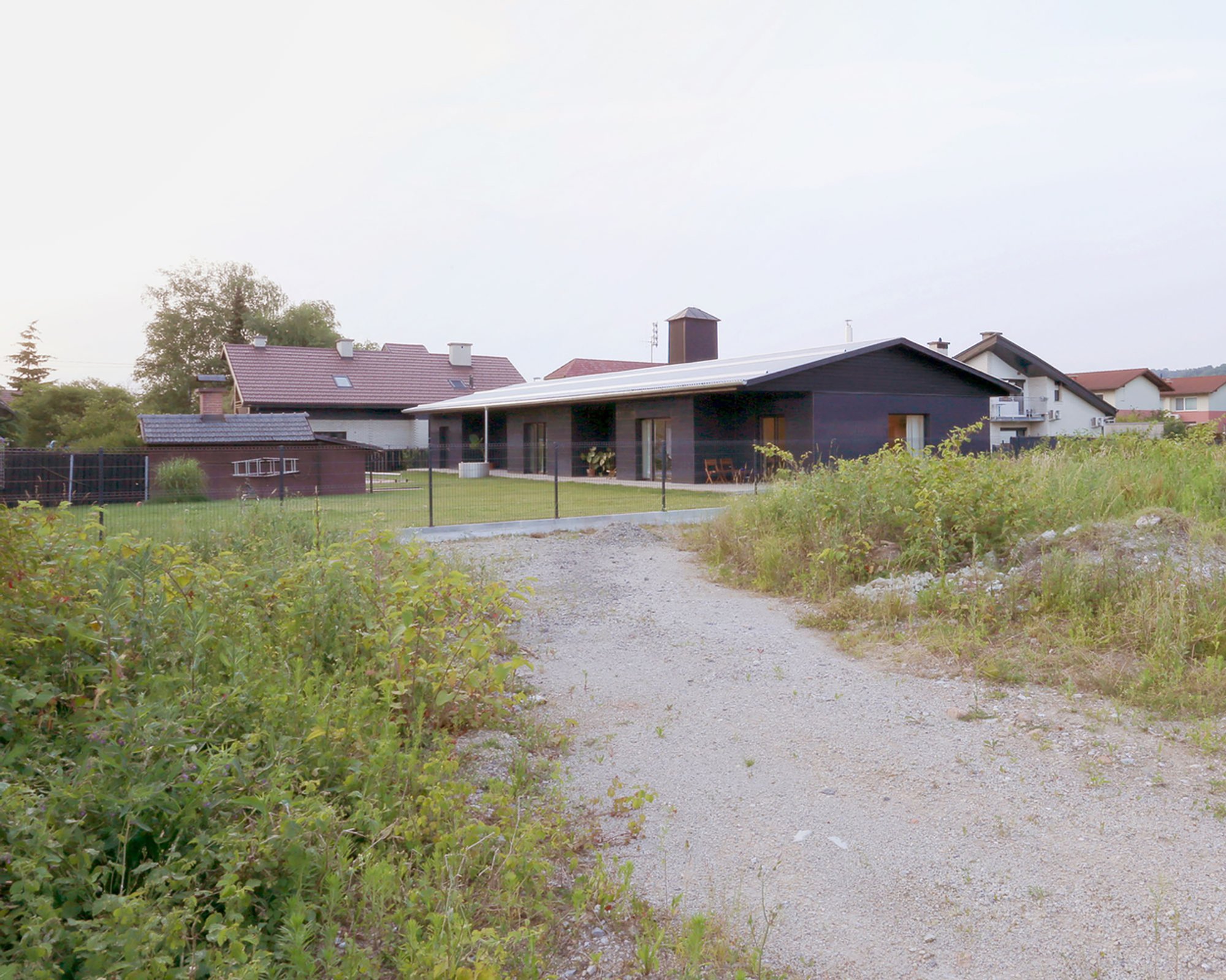 House Barje by Arhitekti Počivašek Petranovič – Minimalist Design in Ljubljana’s Marshlands