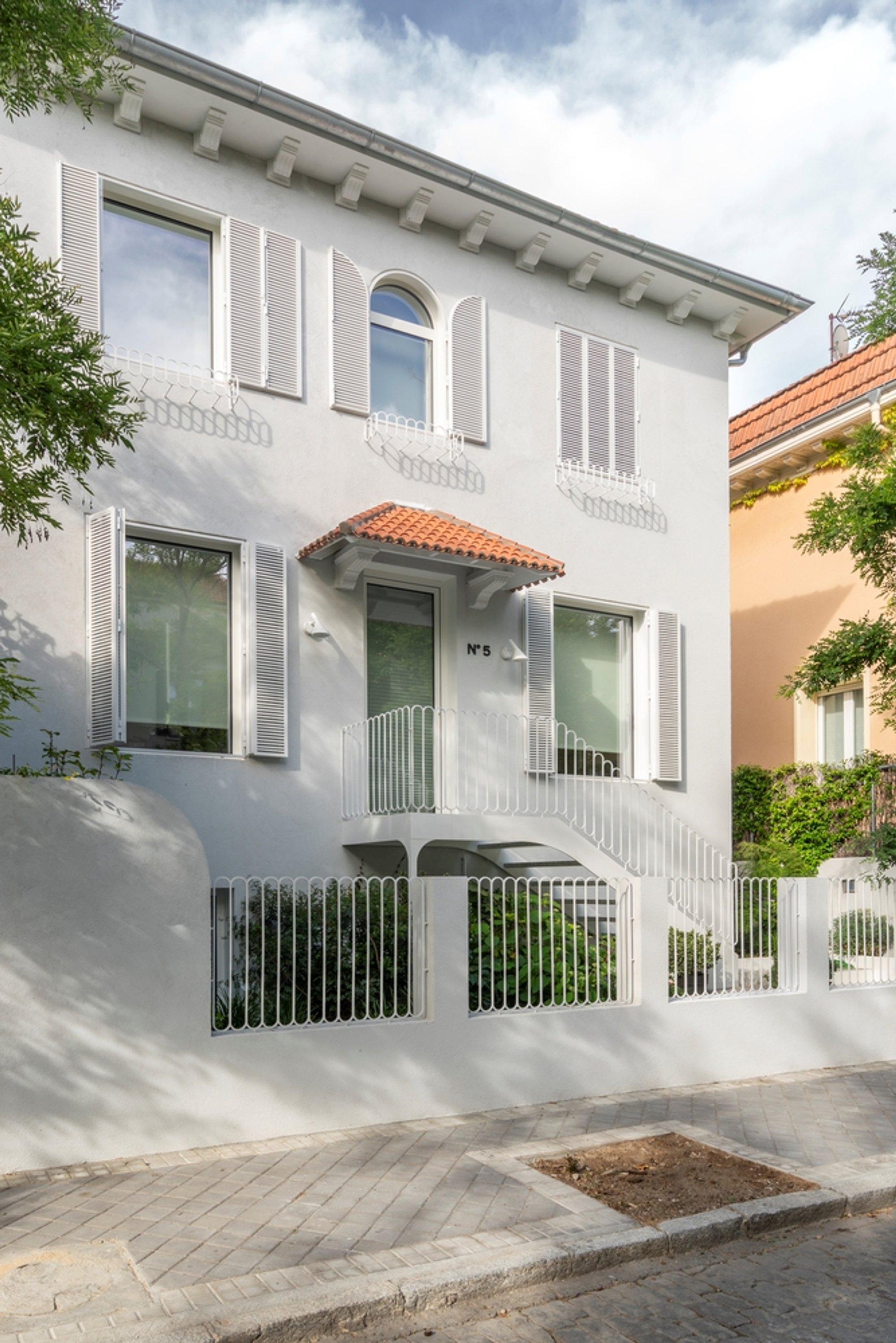 Nº5 Renovation in El Viso by EME157: A Contemporary Restoration of a Historic Madrid Home